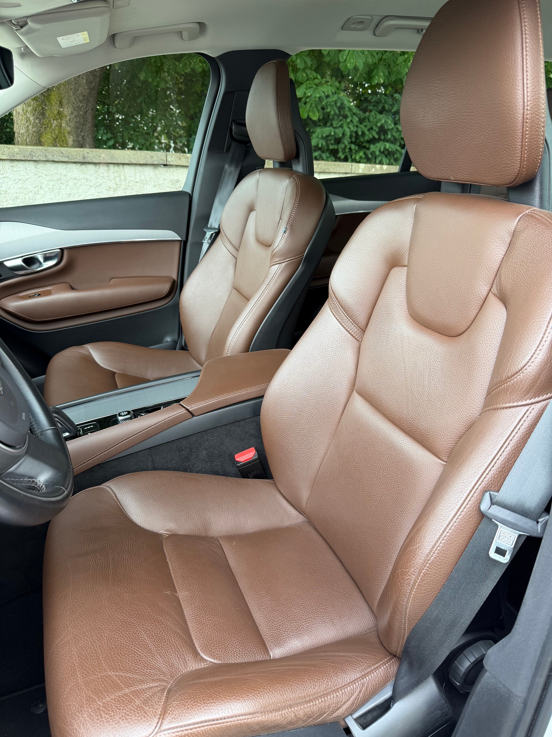 VOLVO XC90 B5 Diesel AWD Momentum Geartronic / 1 Hand / Ab MFK / Service gepflegt / 36 Monate Garantie exkl. / LED-image-11