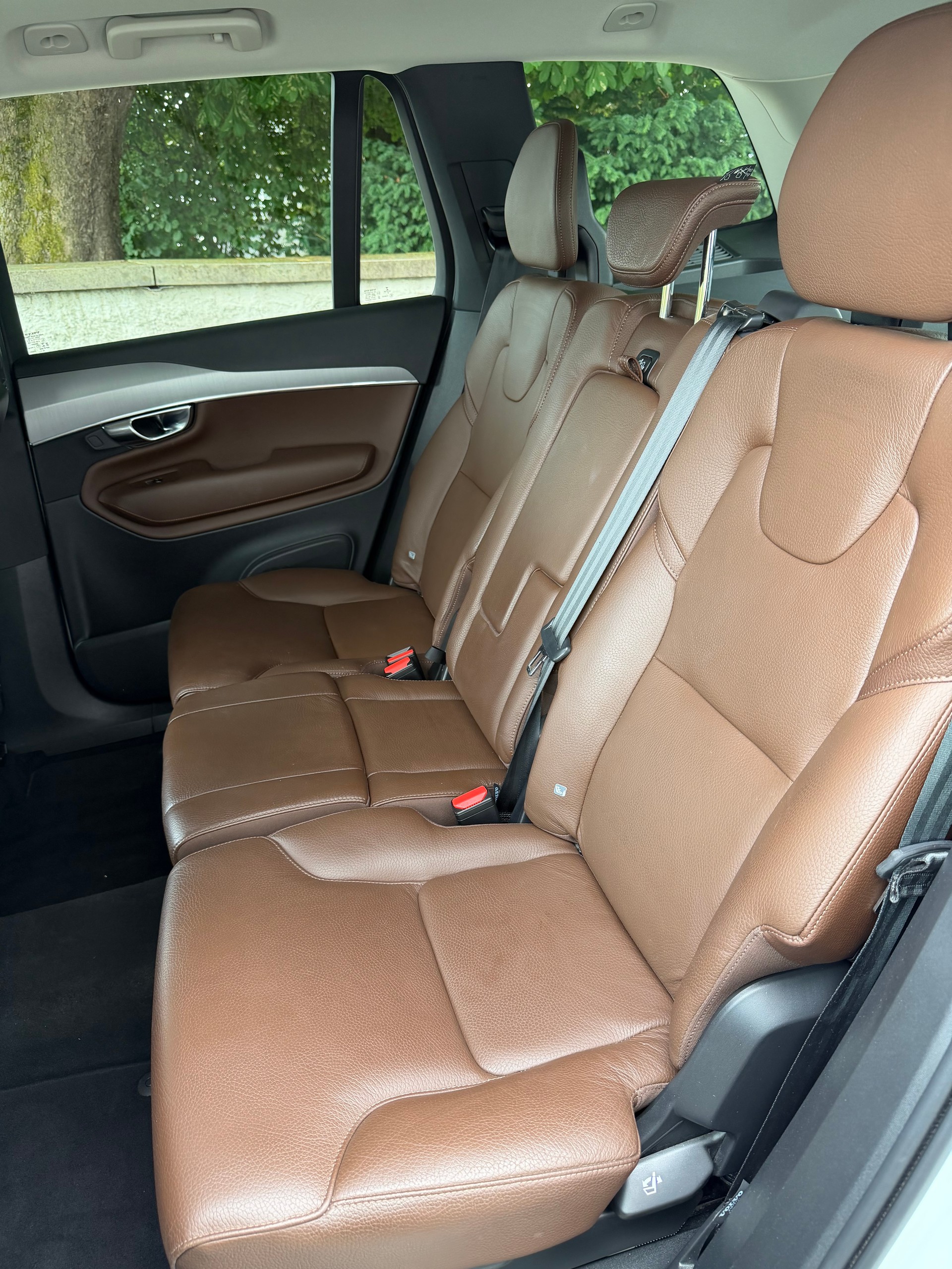 VOLVO XC90 B5 Diesel AWD Momentum Geartronic / 1 Hand / Ab MFK / Service gepflegt / 36 Monate Garantie exkl. / LED-image-13