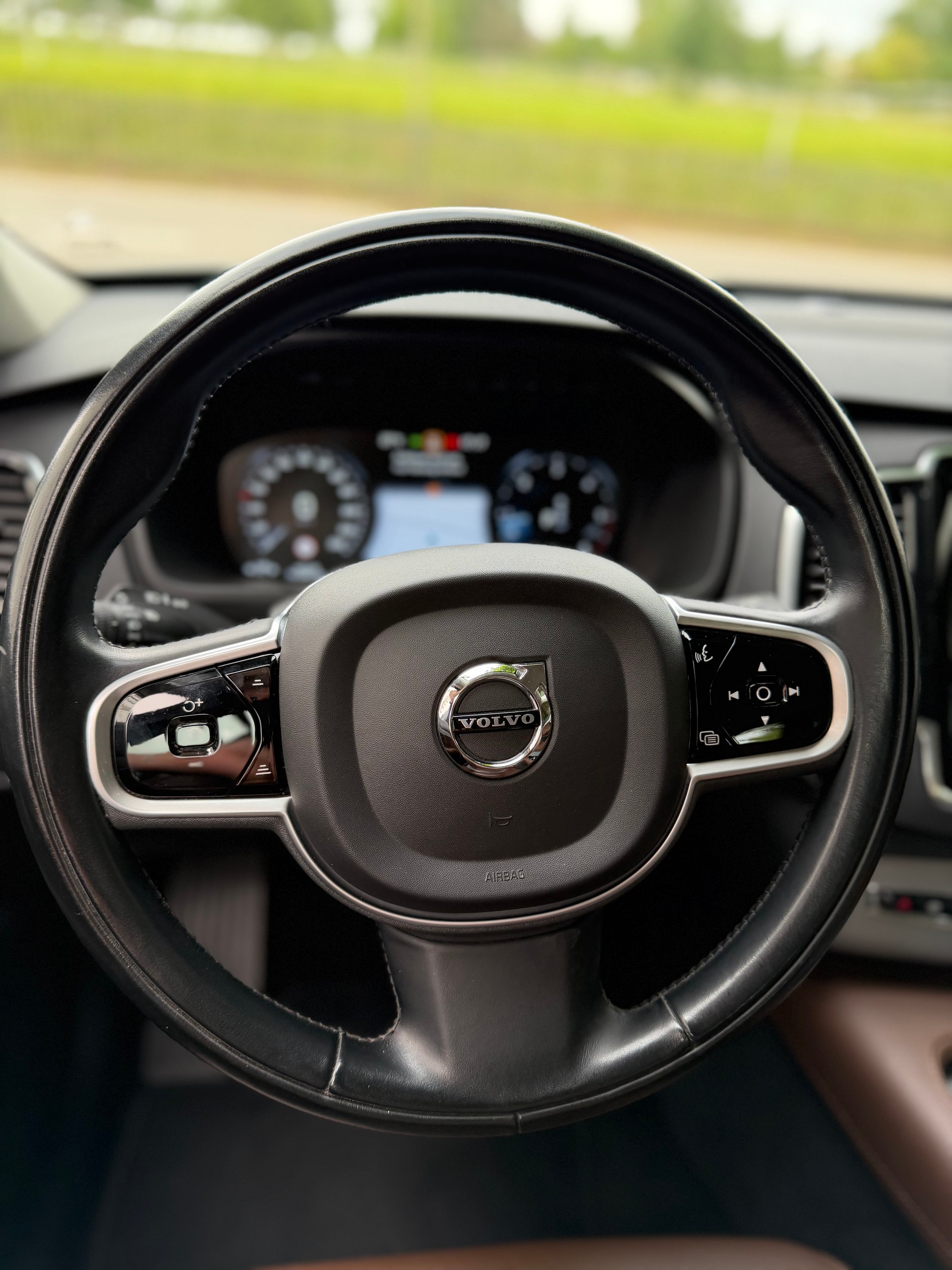 VOLVO XC90 B5 Diesel AWD Momentum Geartronic / 1 Hand / Ab MFK / Service gepflegt / 36 Monate Garantie exkl. / LED-image-12