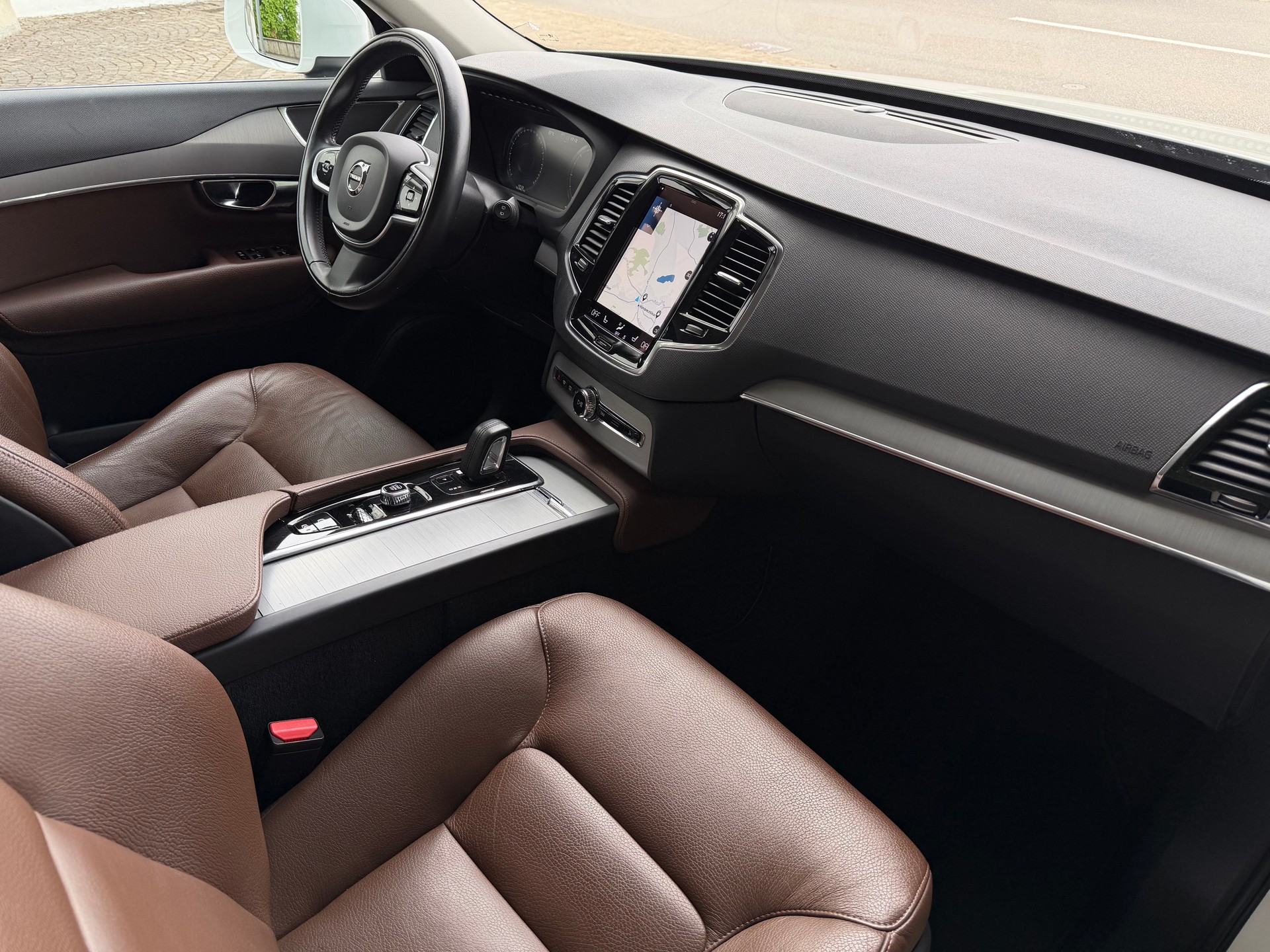 VOLVO XC90 B5 Diesel AWD Momentum Geartronic / 1 Hand / Ab MFK / Service gepflegt / 36 Monate Garantie exkl. / LED-image-9