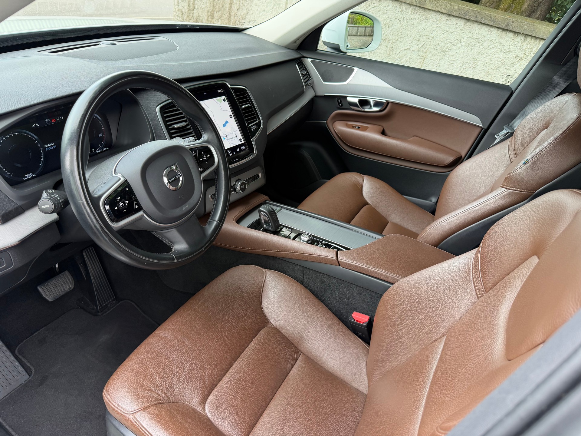 VOLVO XC90 B5 Diesel AWD Momentum Geartronic / 1 Hand / Ab MFK / Service gepflegt / 36 Monate Garantie exkl. / LED-image-8