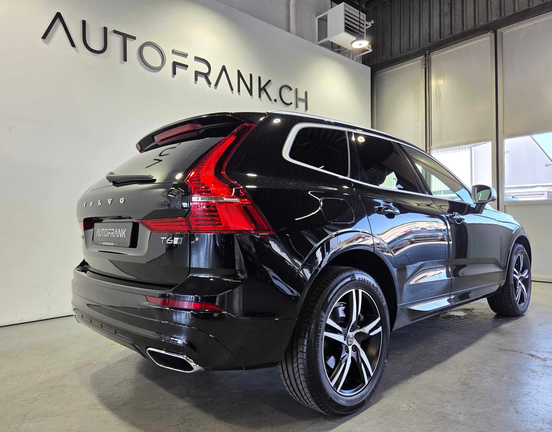 VOLVO XC60 2.0 T6 R-Design AWD-showroom-element-2