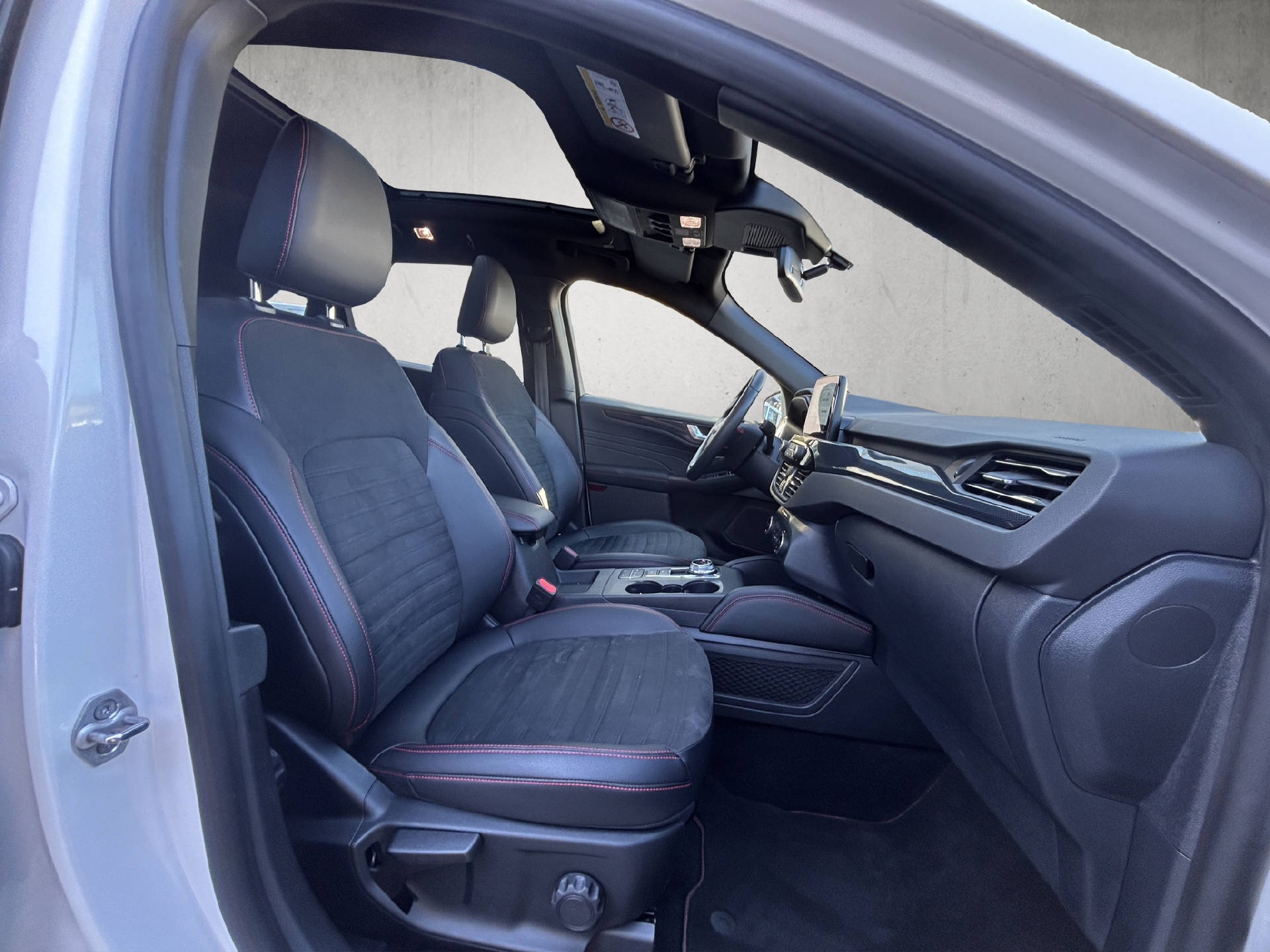 FORD Kuga 2.5 Plug-in Hybrid ST-Line X-image-18