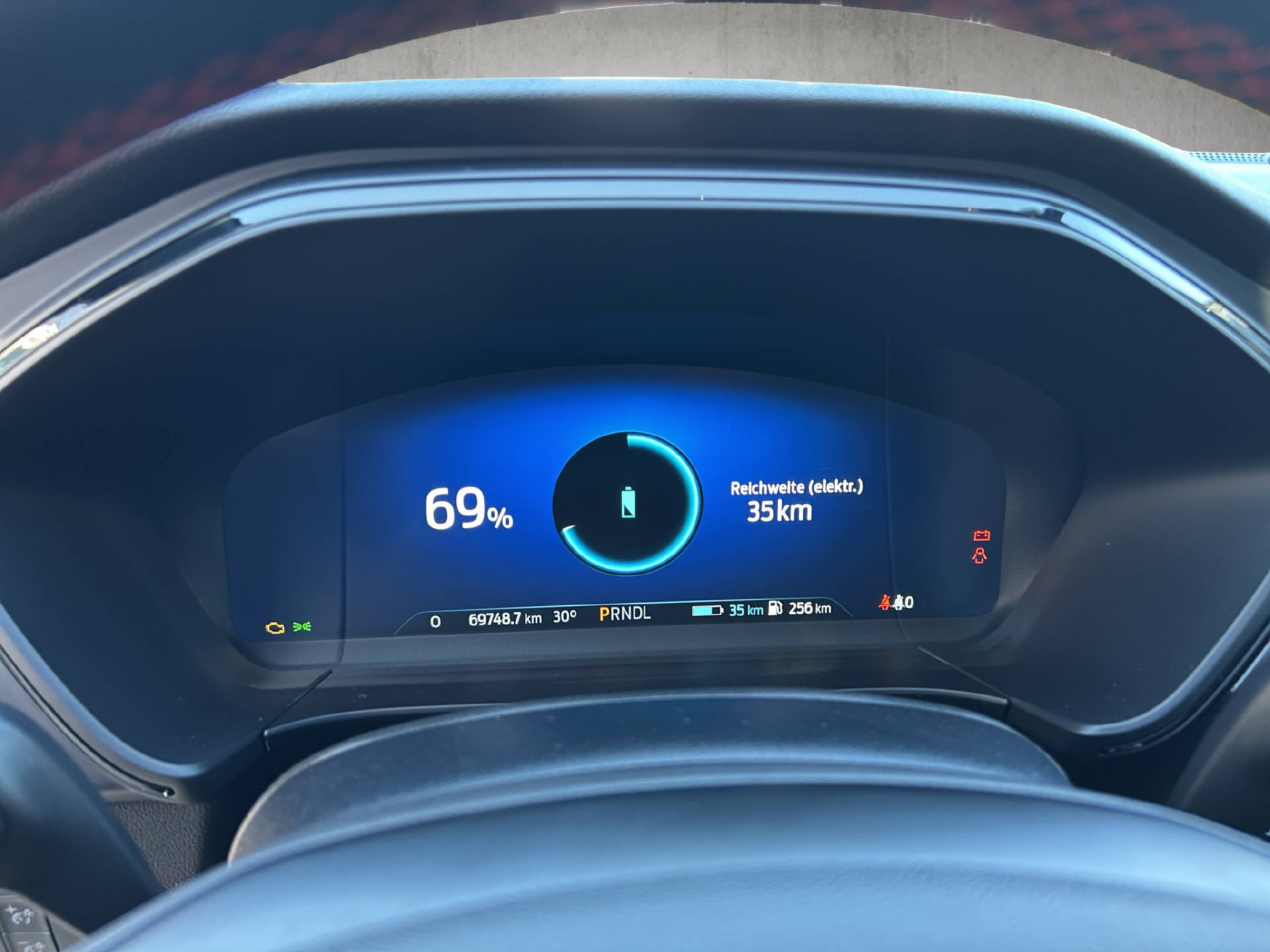 FORD Kuga 2.5 Plug-in Hybrid ST-Line X-image-11