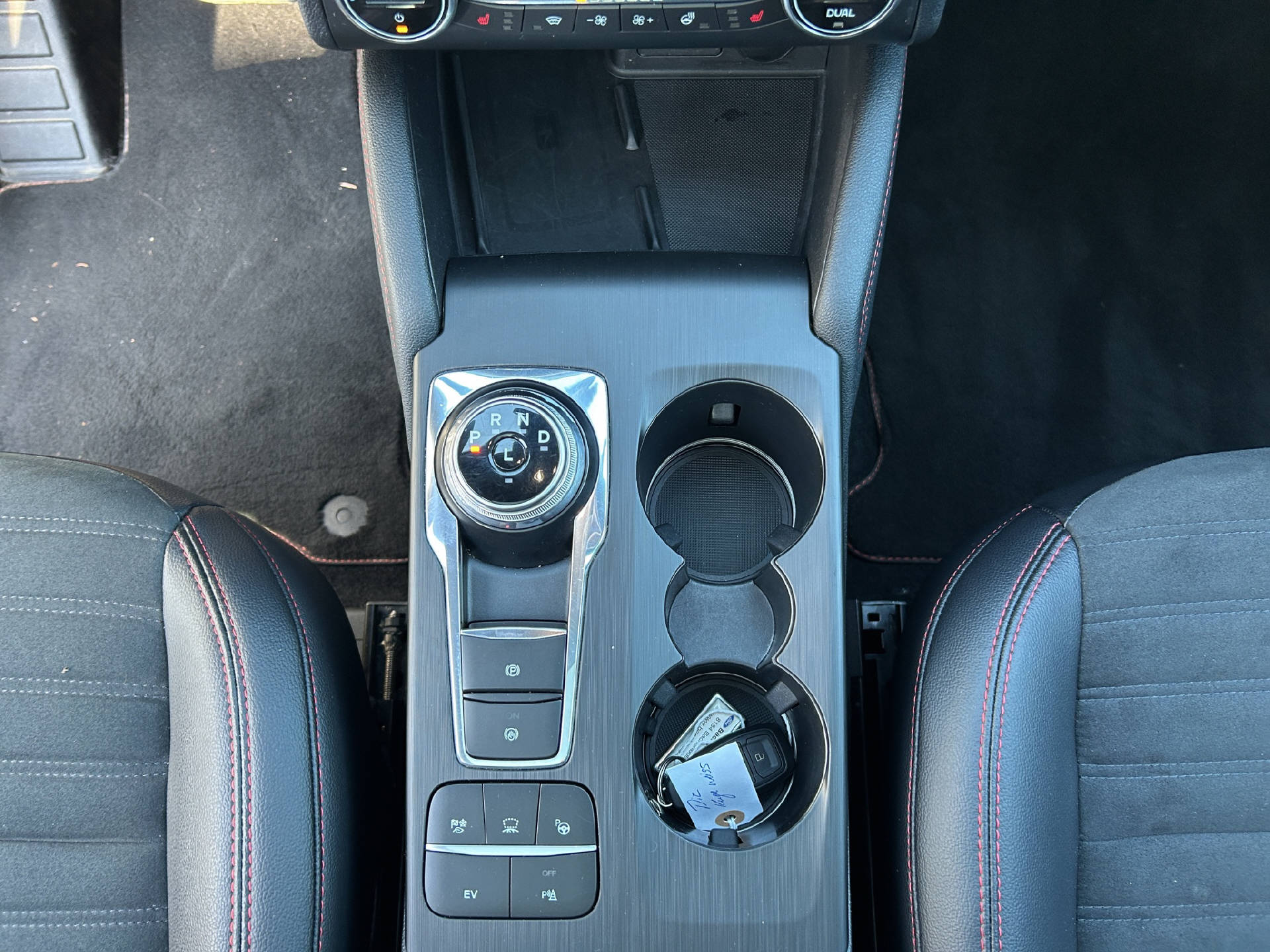 FORD Kuga 2.5 Plug-in Hybrid ST-Line X-image-16