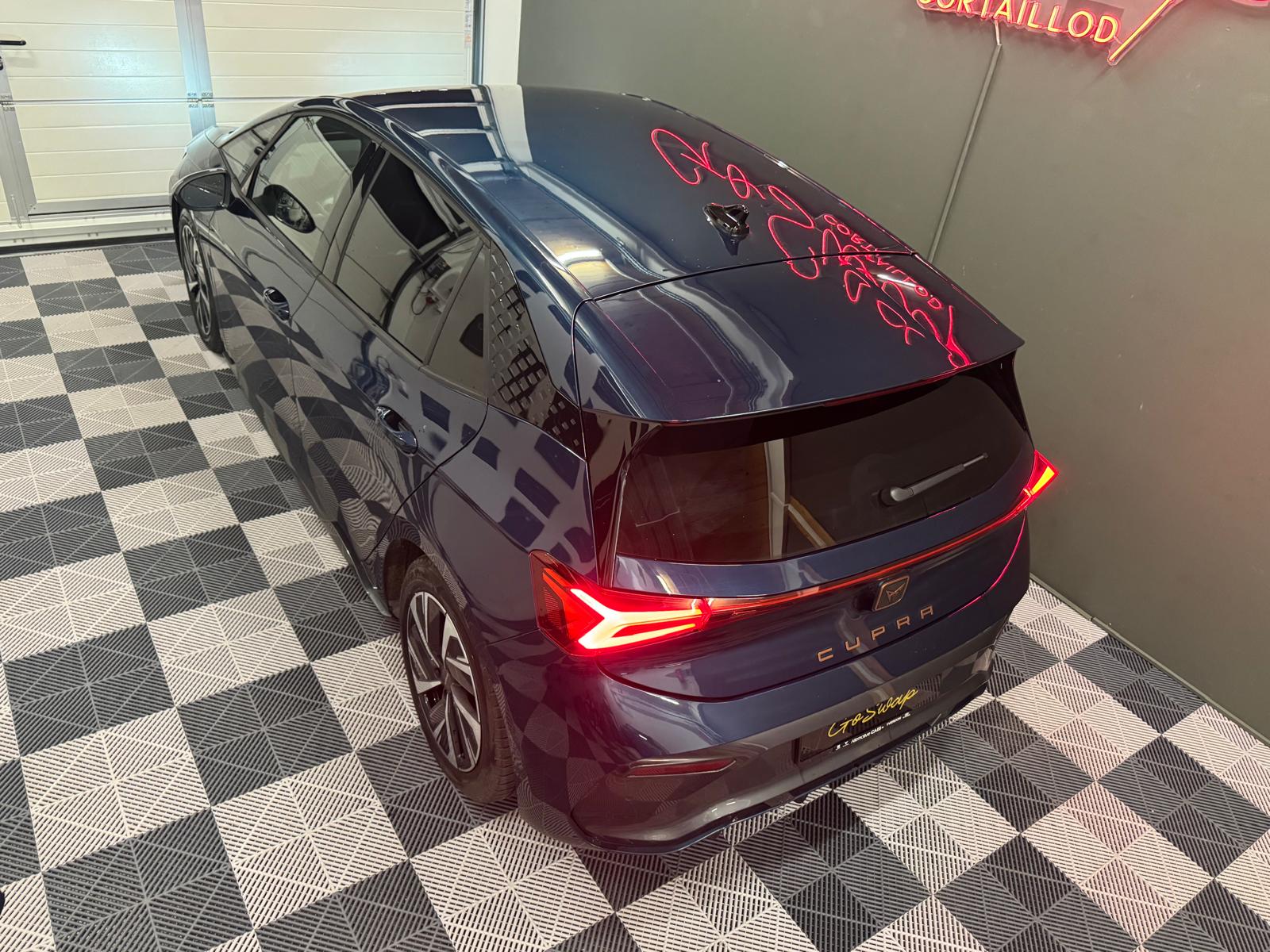CUPRA Born 58 kWh-showroom-element-2