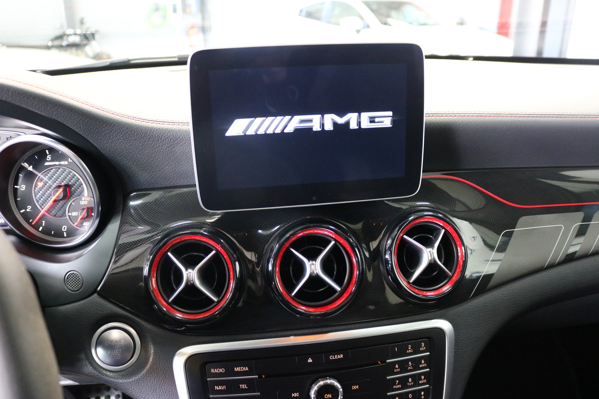 MERCEDES-BENZ GLA 45 AMG Night Edition 4Matic 7G-DCT-image-39
