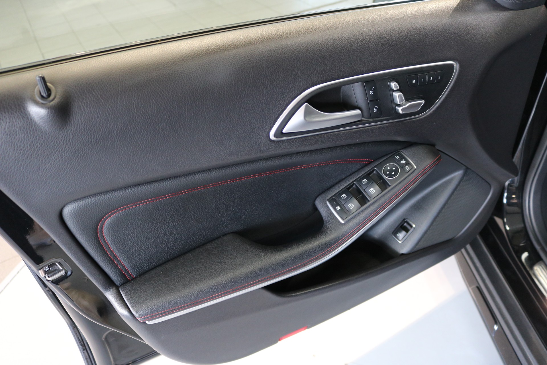 MERCEDES-BENZ GLA 45 AMG Night Edition 4Matic 7G-DCT-image-34