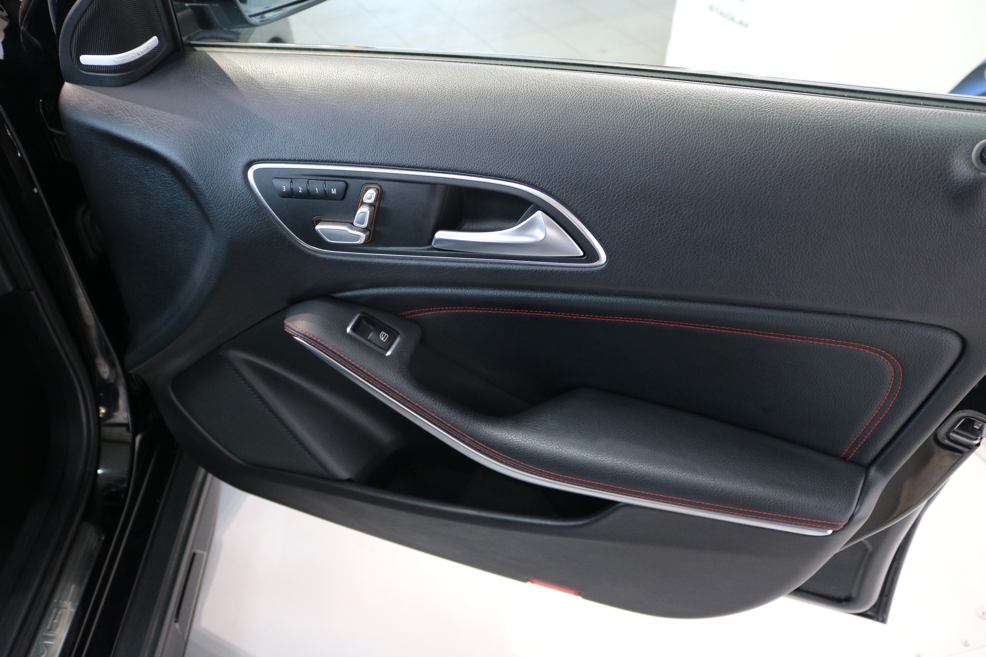 MERCEDES-BENZ GLA 45 AMG Night Edition 4Matic 7G-DCT-image-47