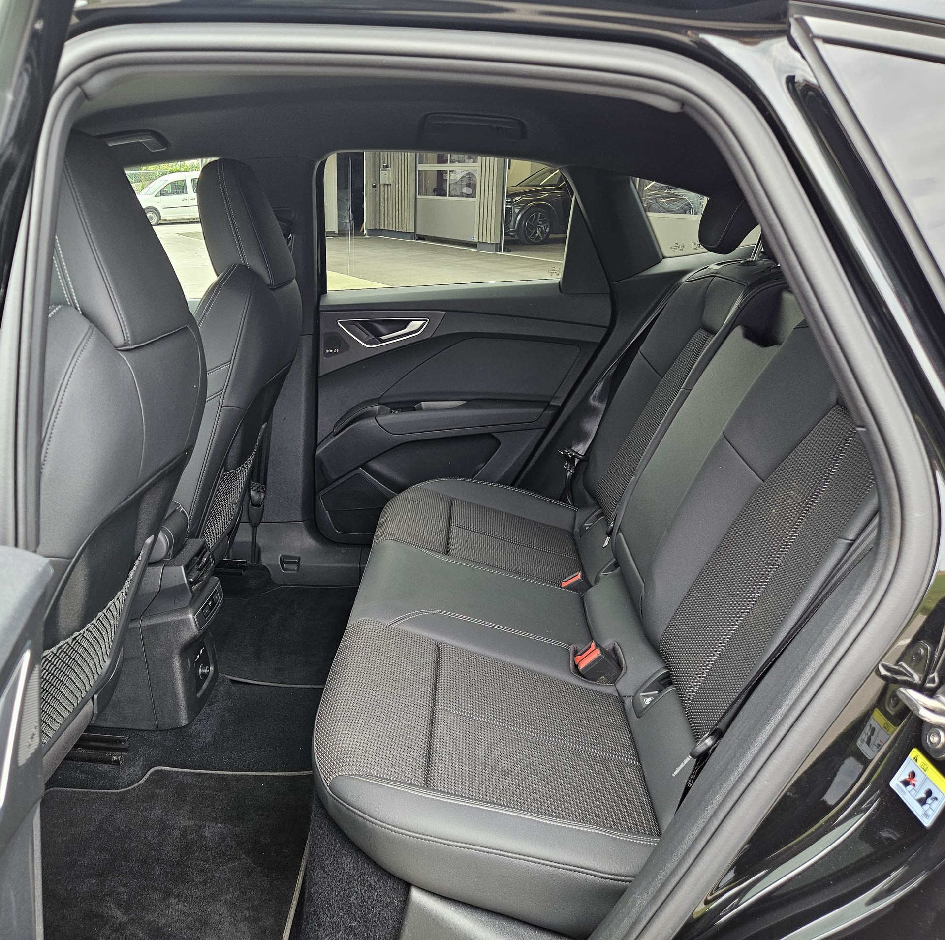 AUDI Q4 Sportback e-tron 50 quattro S-Line Modell 2024 mit Anhängerkupplung-image-21