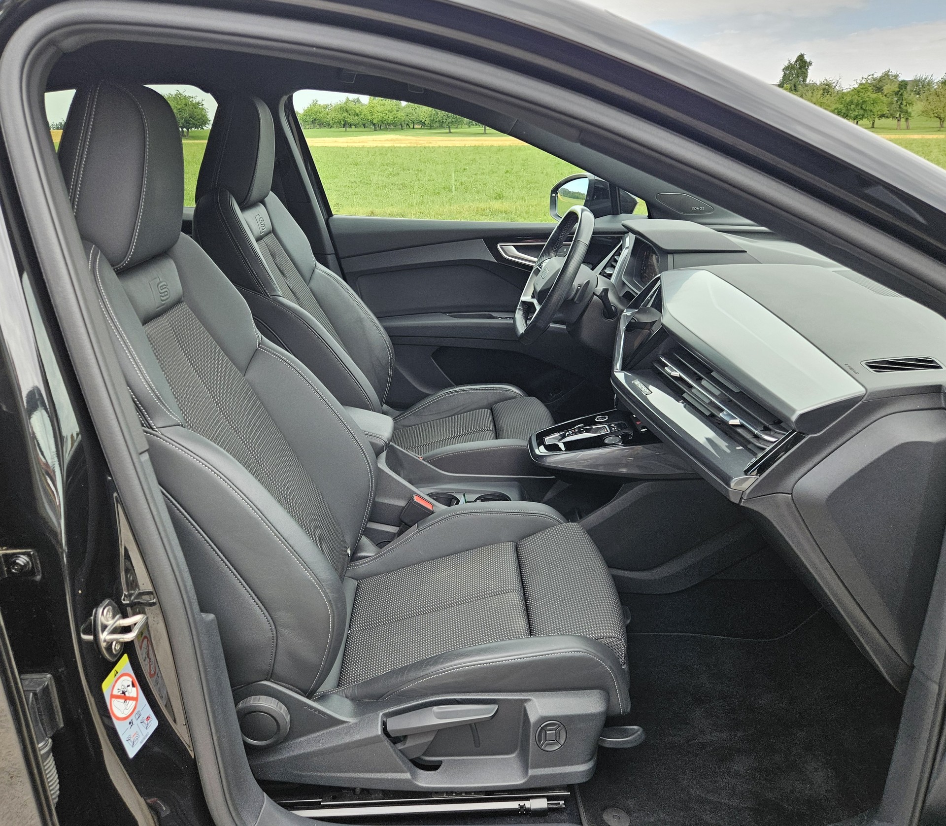 AUDI Q4 Sportback e-tron 50 quattro S-Line Modell 2024 mit Anhängerkupplung-image-11