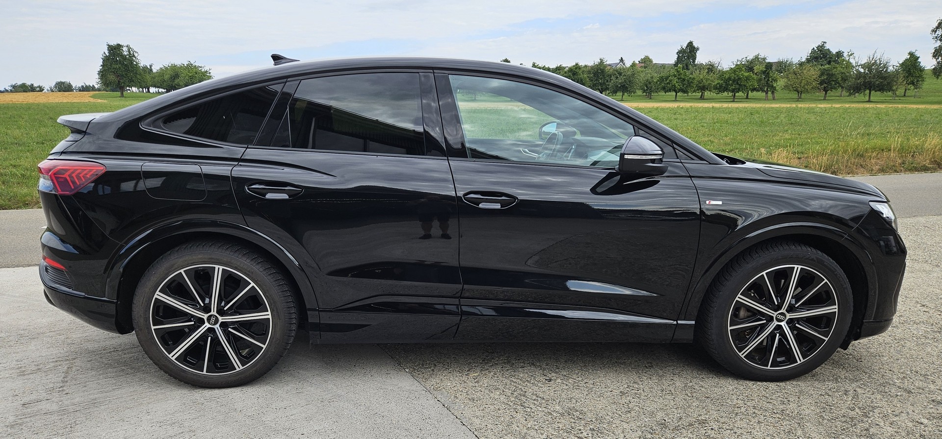 AUDI Q4 Sportback e-tron 50 quattro S-Line Modell 2024 mit Anhängerkupplung-image-8