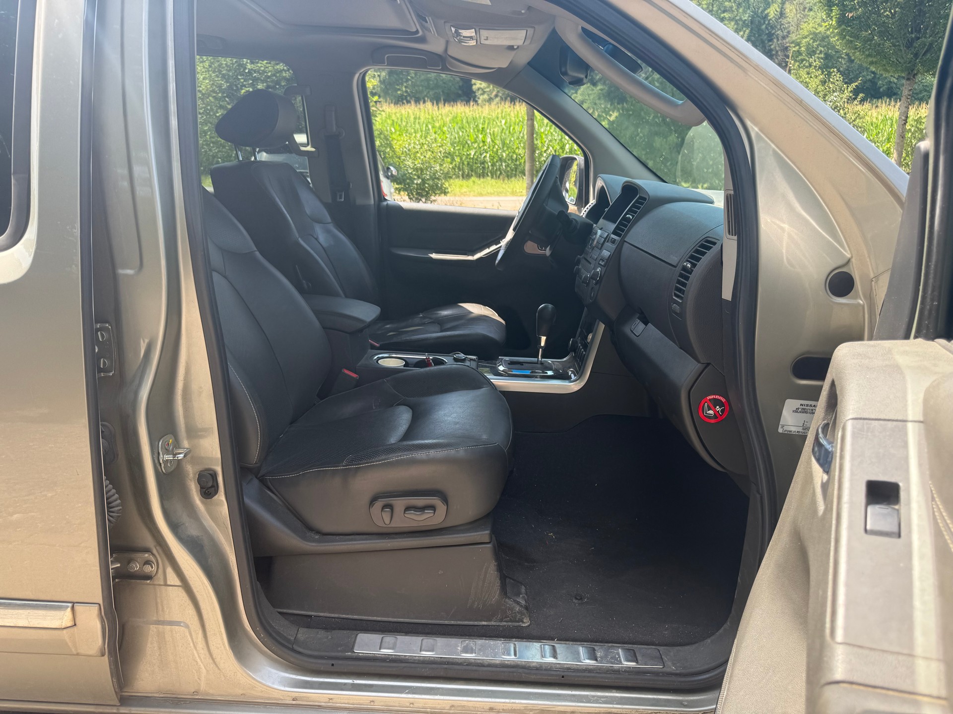 NISSAN Pathfinder 3.0 dCi LE Automatic-image-2