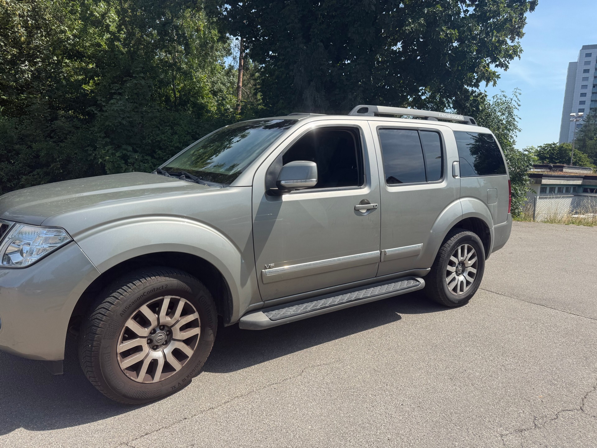 NISSAN Pathfinder 3.0 dCi LE Automatic-image-1