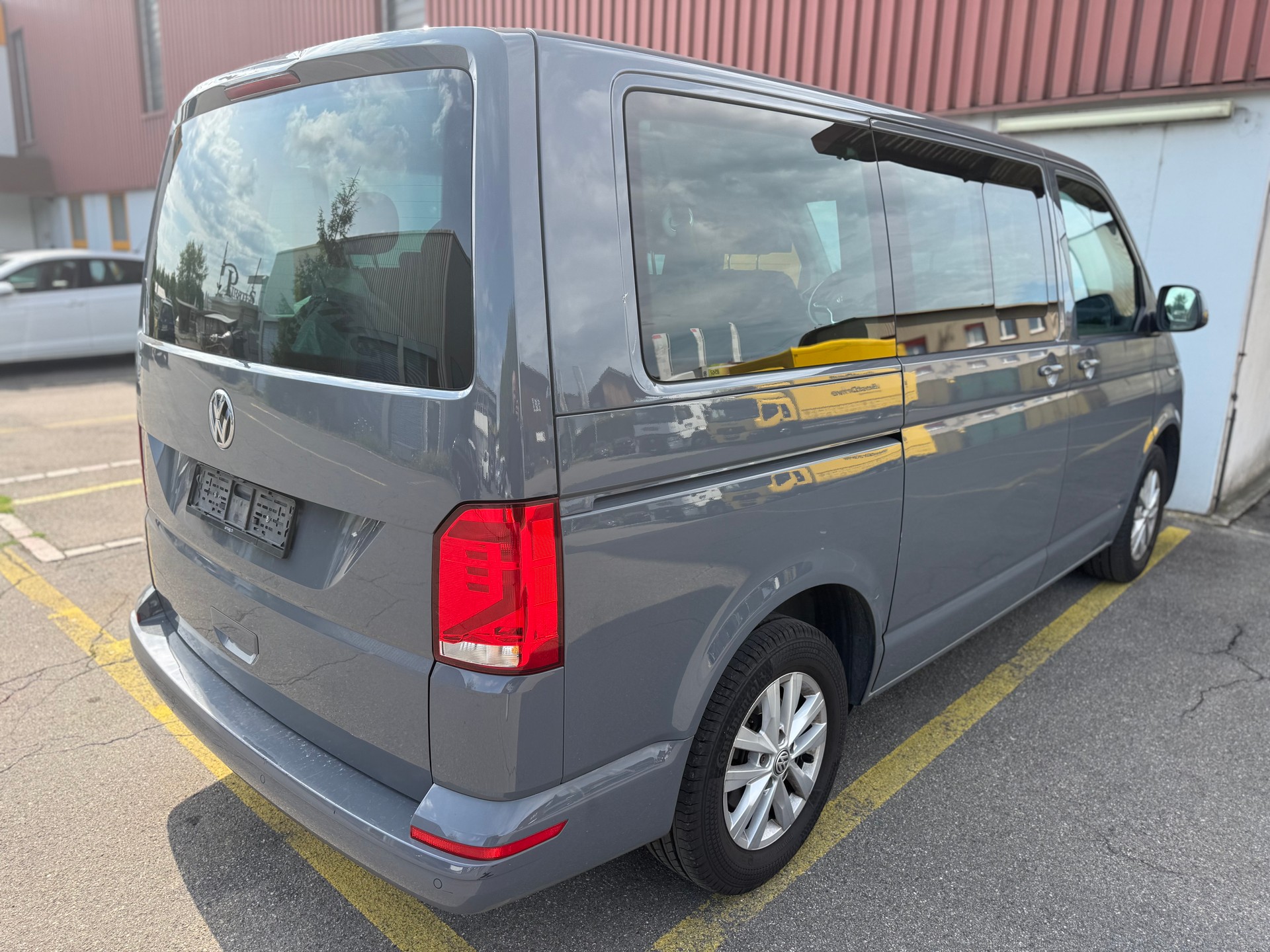VW T6.1 2.0 TDI DSG-image-2