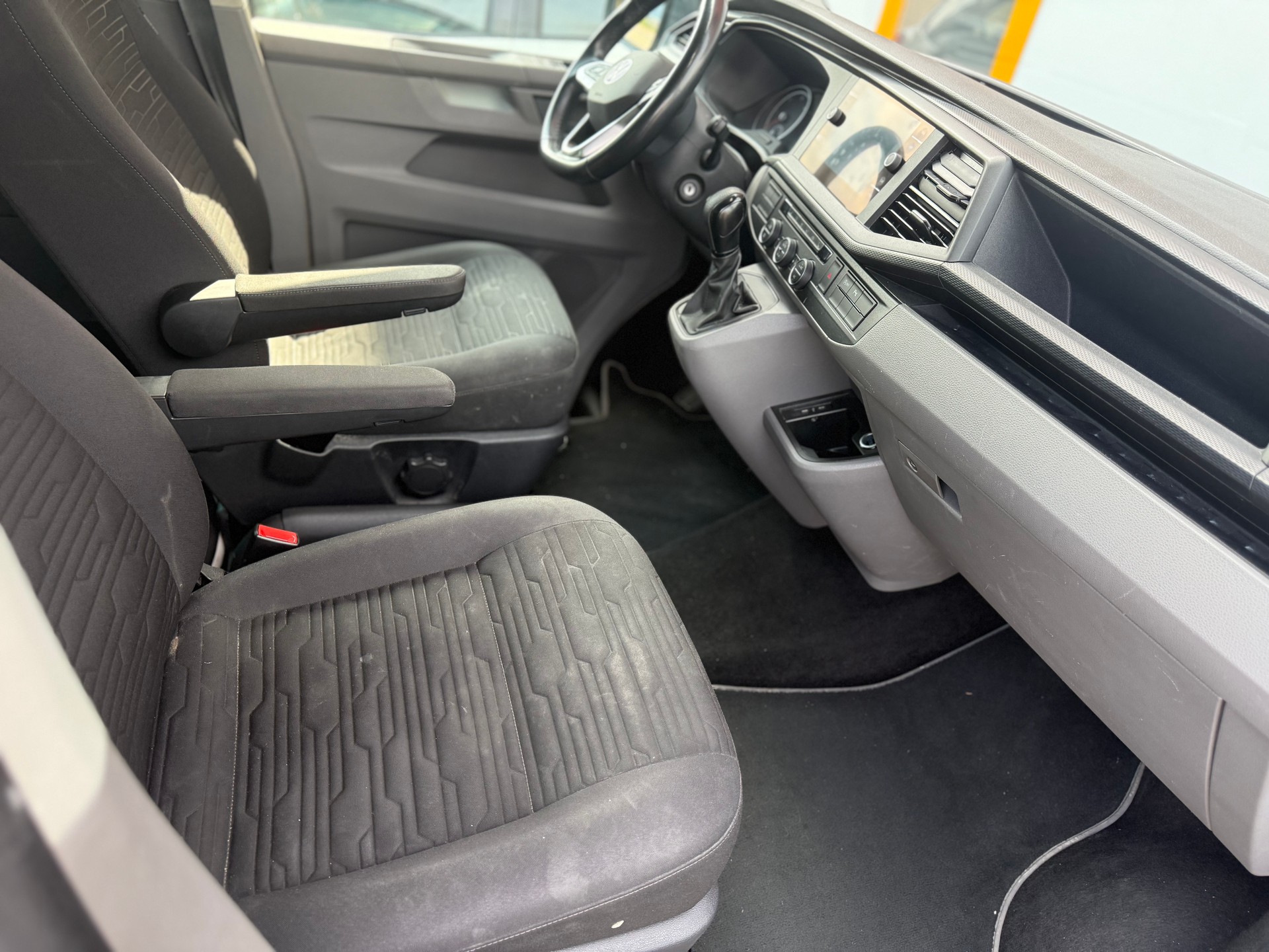 VW T6.1 2.0 TDI DSG-image-3