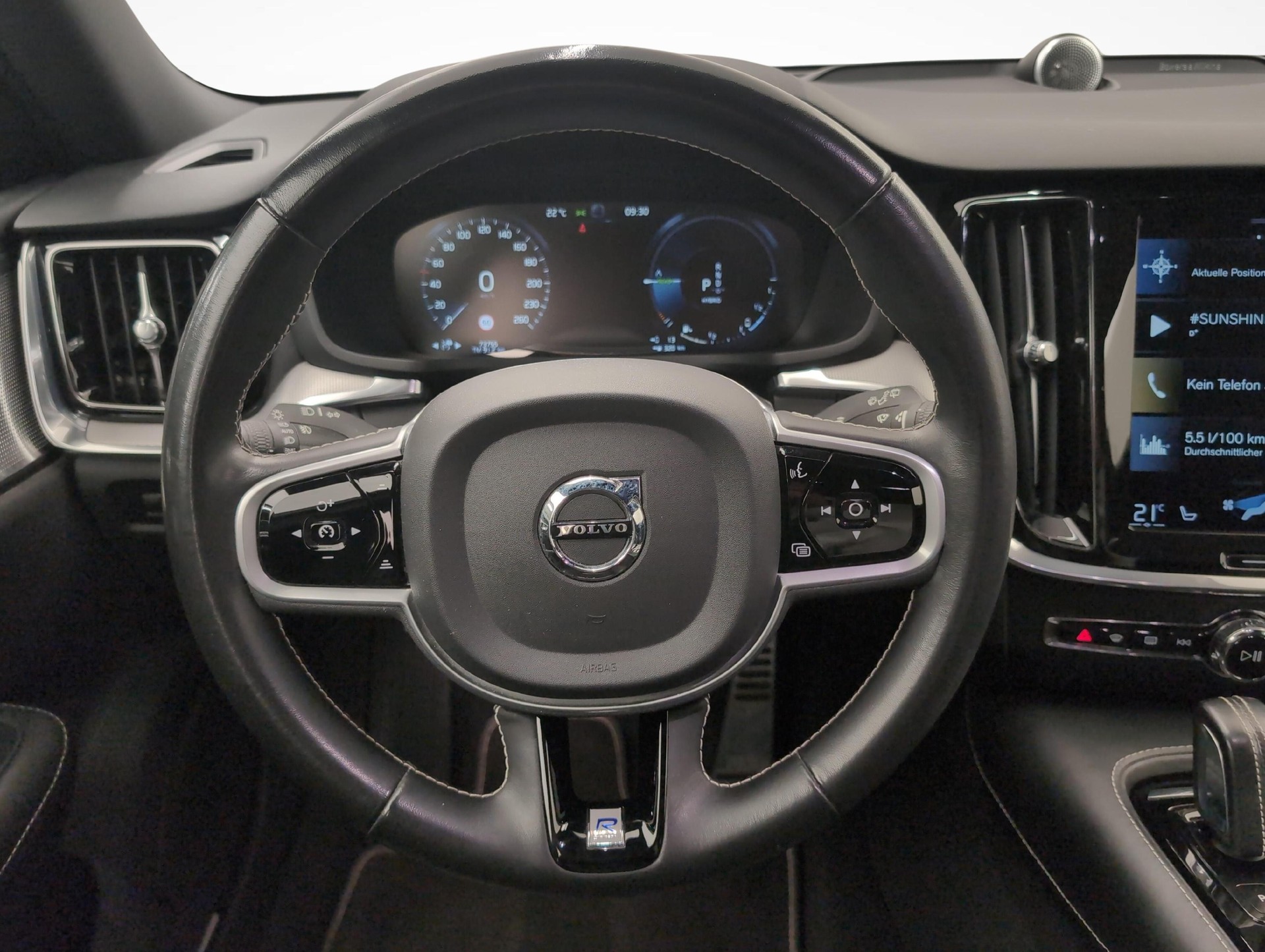 VOLVO V60 2.0 T8 TE R-Design eAWD-image-9