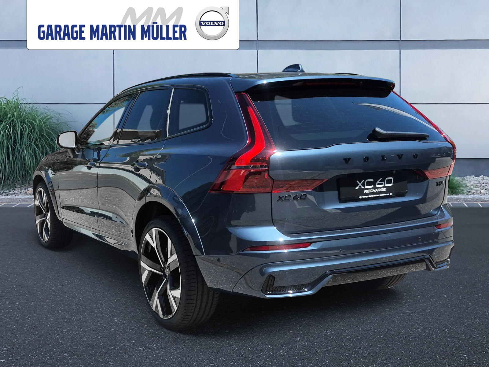 VOLVO XC60 2.0 T8 TE Black Edition eAWD-showroom-element-2