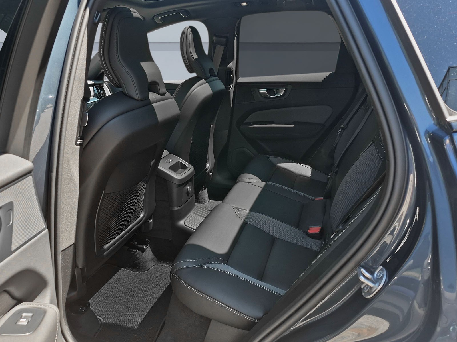 VOLVO XC60 2.0 T8 TE Black Edition eAWD-image-14