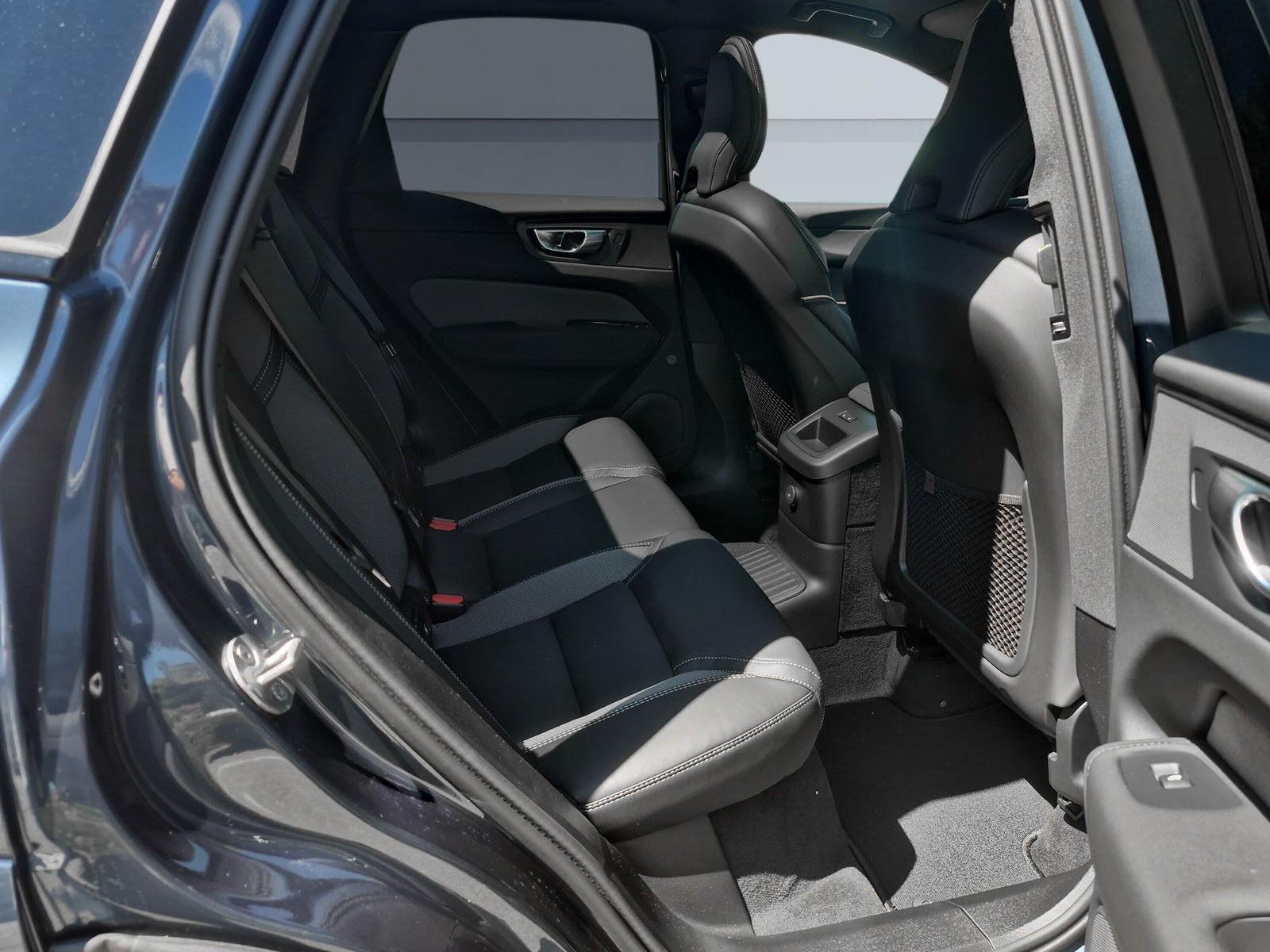 VOLVO XC60 2.0 T8 TE Black Edition eAWD-image-13