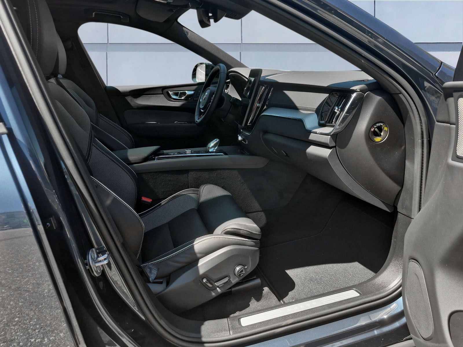 VOLVO XC60 2.0 T8 TE Black Edition eAWD-image-12