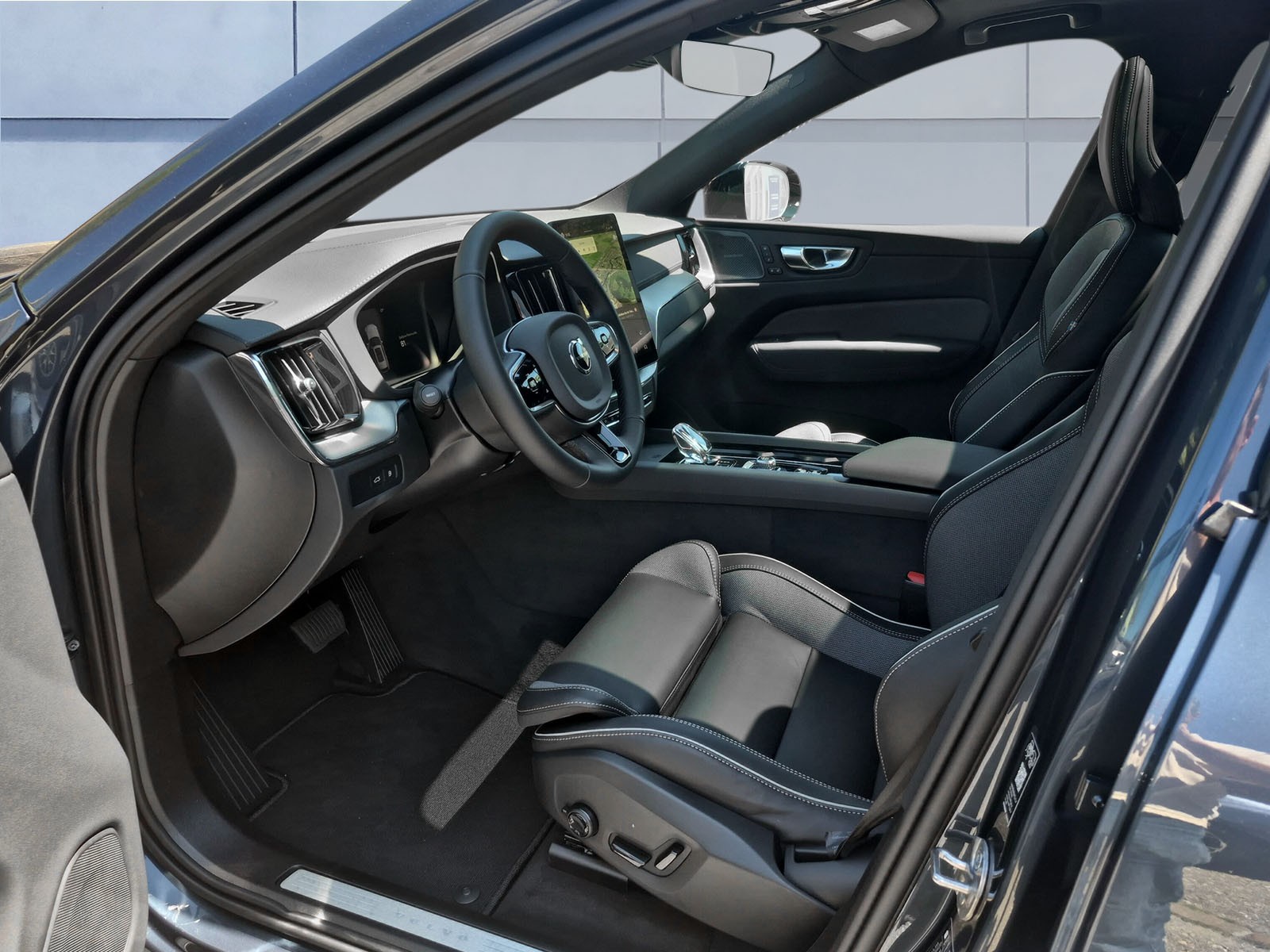 VOLVO XC60 2.0 T8 TE Black Edition eAWD-image-9