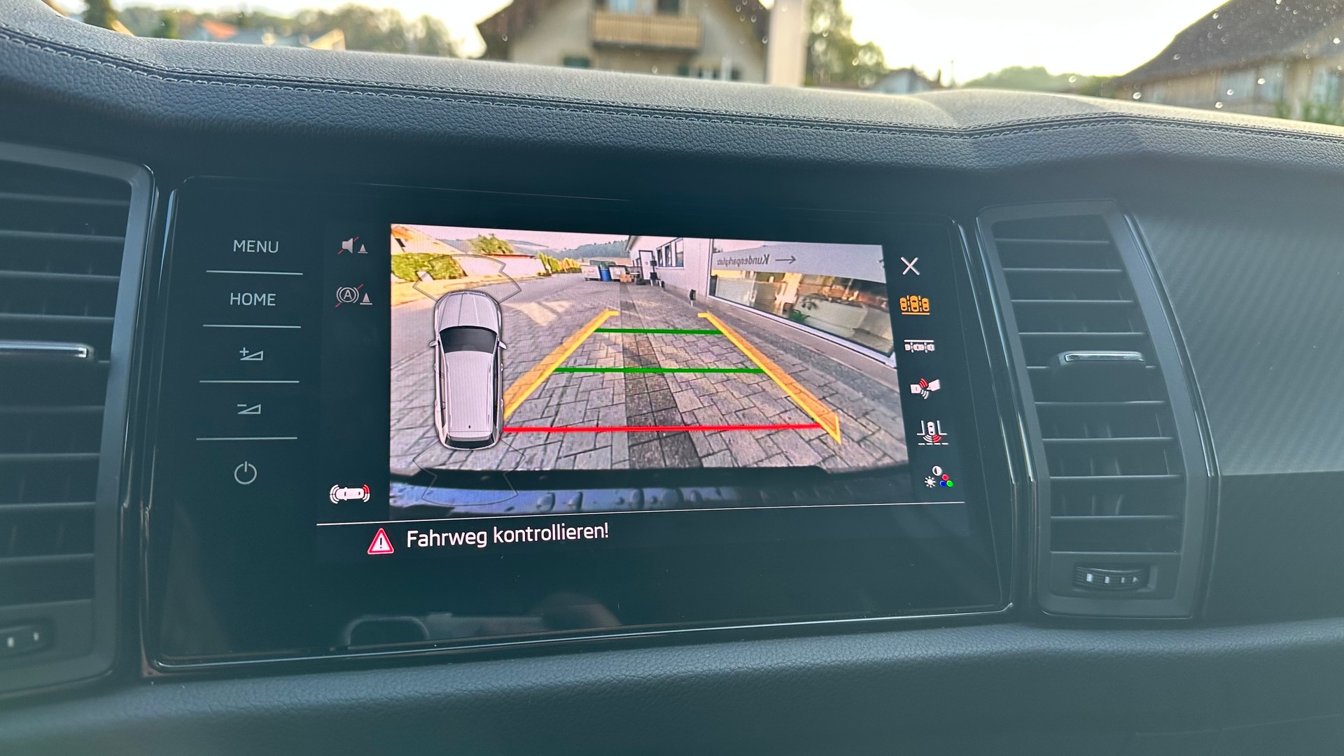 SKODA Kodiaq 2.0 TSI 4x4 SportLine-image-12