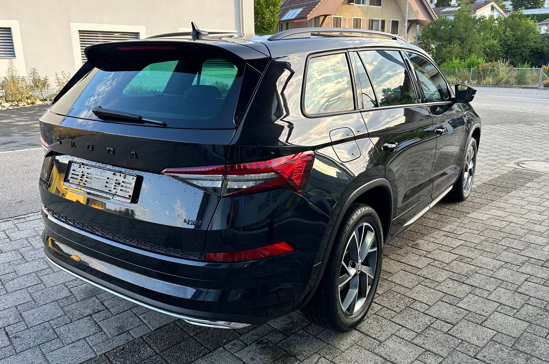 SKODA Kodiaq 2.0 TSI 4x4 SportLine-image-4