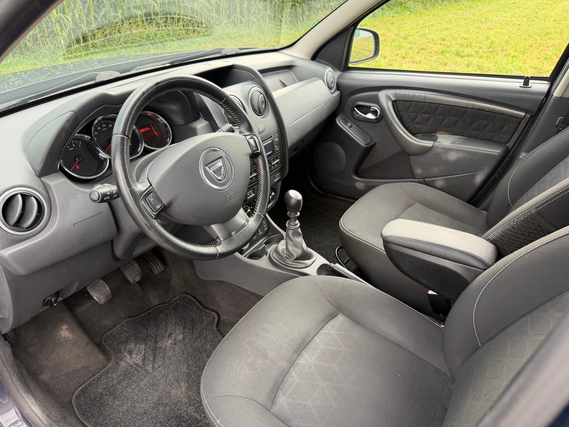 DACIA Duster 1.5 dCi Lauréate 4x4-image-8
