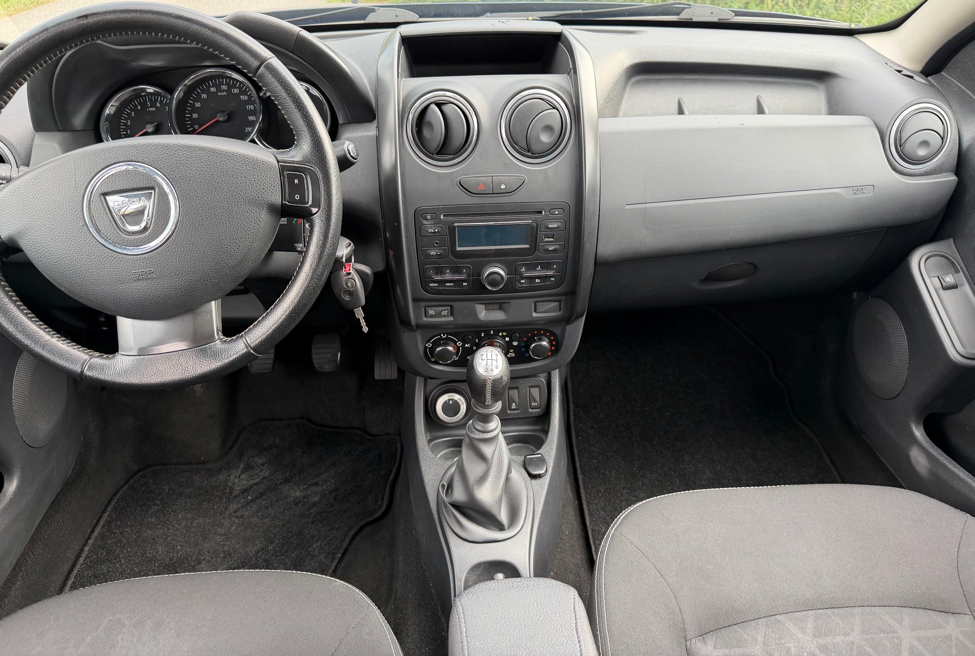 DACIA Duster 1.5 dCi Lauréate 4x4-image-14