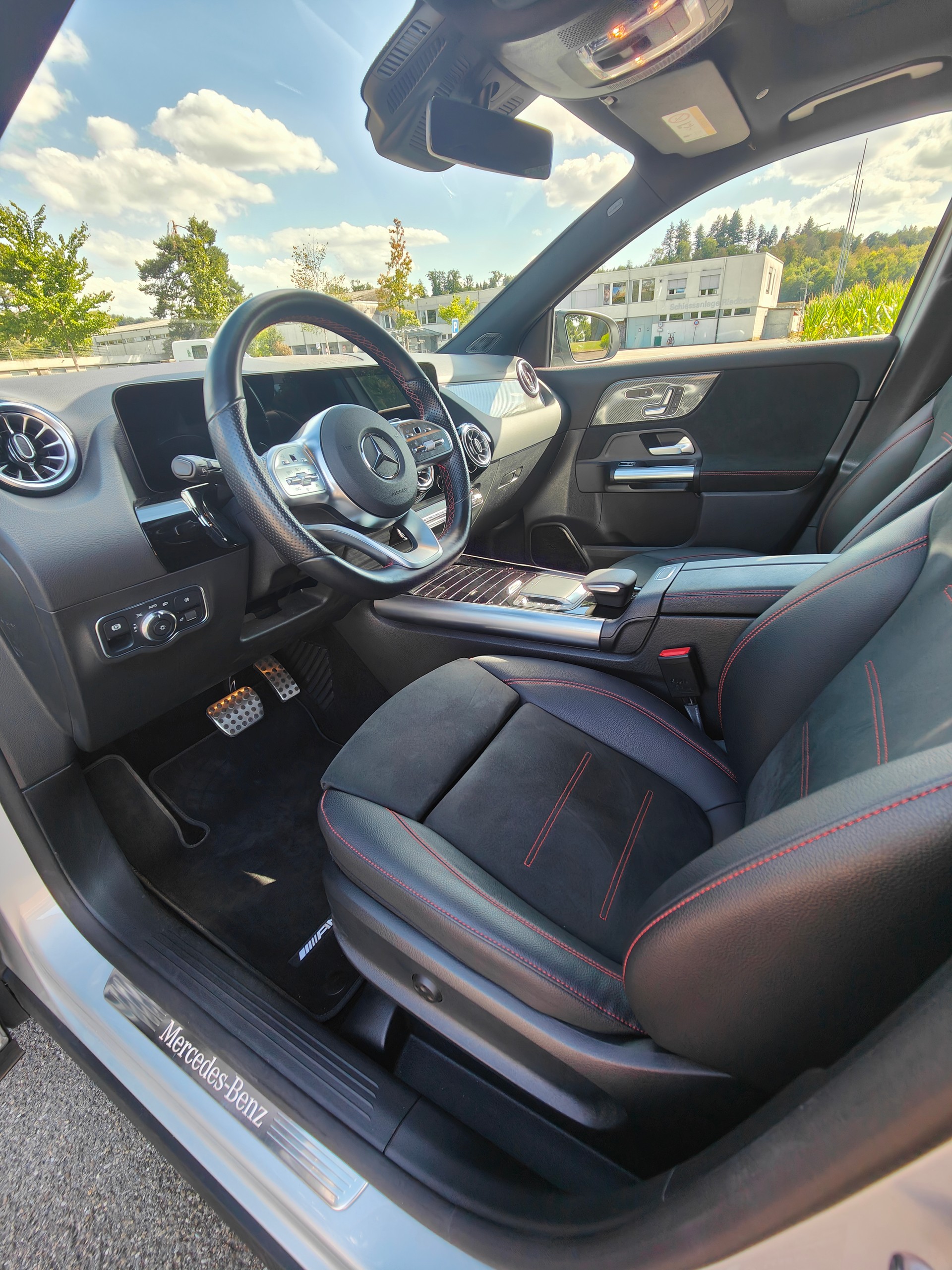 MERCEDES-BENZ GLA 250 AMG Line 4matic-image-3