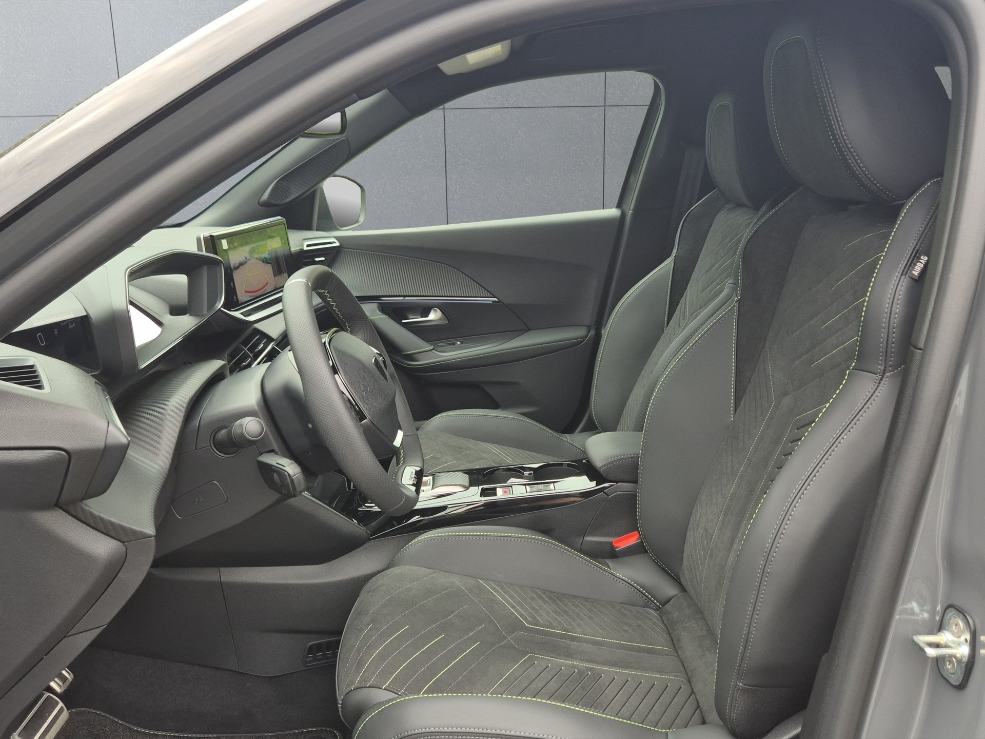 PEUGEOT 2008 1.2 Hybrid 145 GT Exclusive-image-8