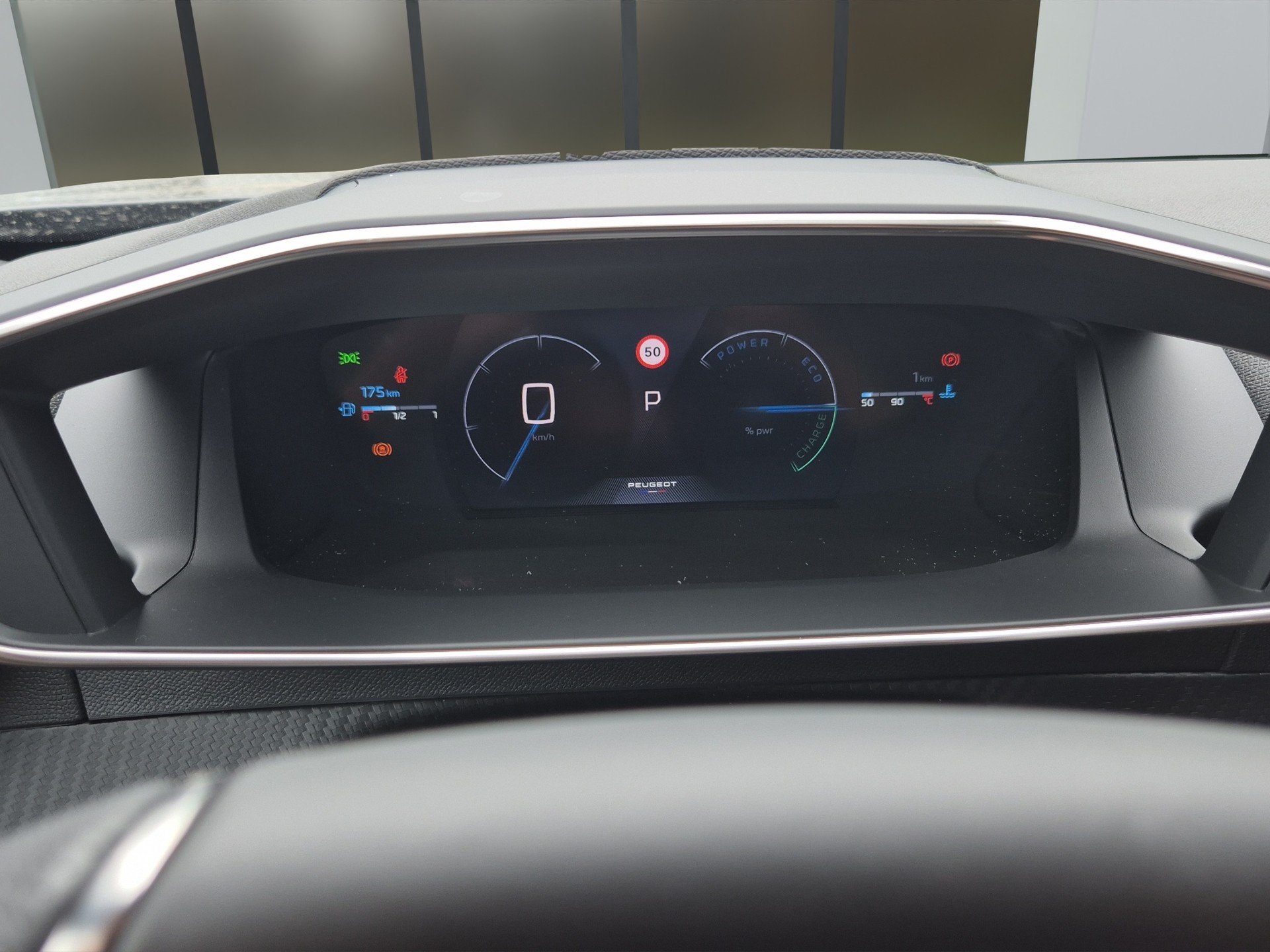 PEUGEOT 2008 1.2 Hybrid 145 GT Exclusive-image-10