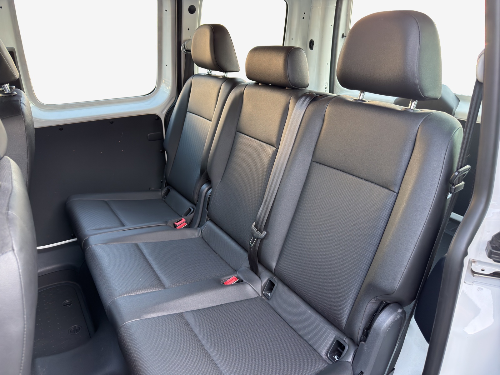 VW Caddy 2.0TDI BlueMotion Technology-image-11