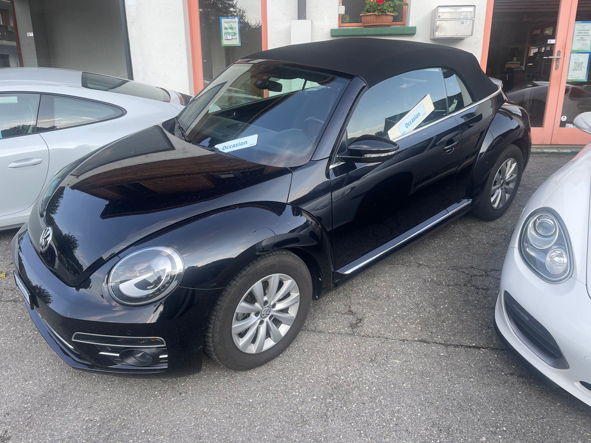 VW Beetle Cabriolet 1.4 TSI BMT Design DSG-image-2