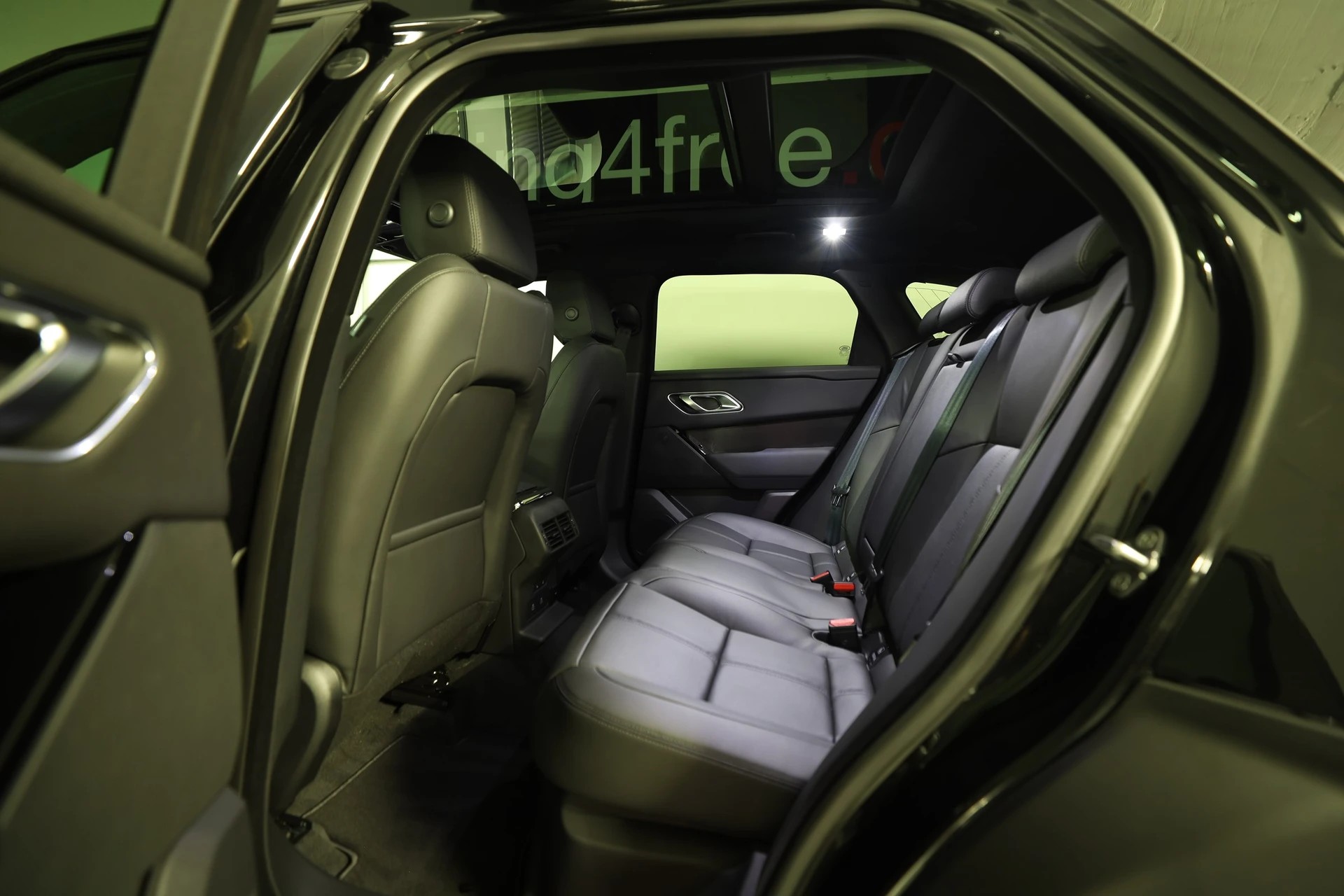 LAND ROVER 2.0 P400e Dynamic SE-image-17