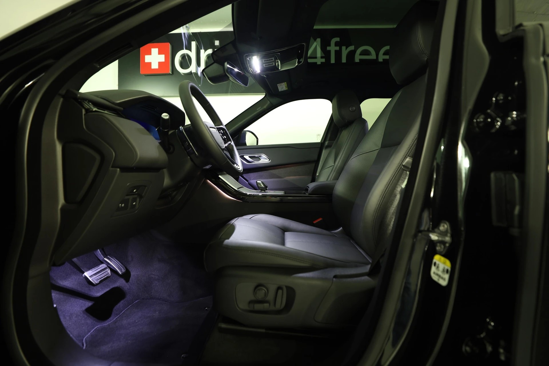 LAND ROVER 2.0 P400e Dynamic SE-image-11