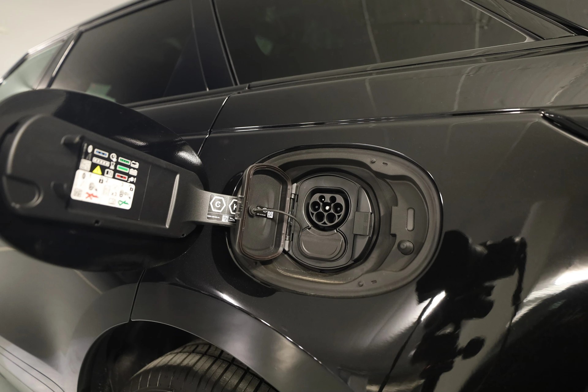 LAND ROVER 2.0 P400e Dynamic SE-image-19