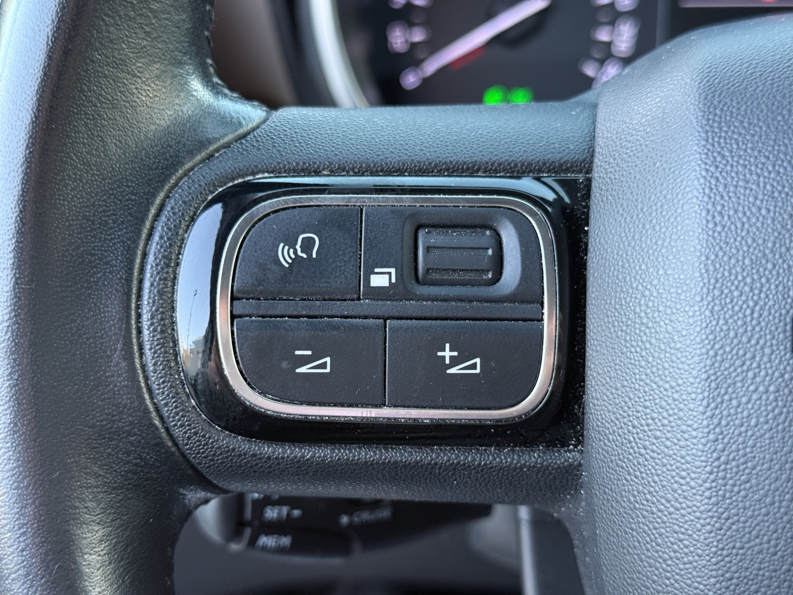 CITROEN C3 Aircross 1.2i PureTech Shine Pack EAT6-image-22