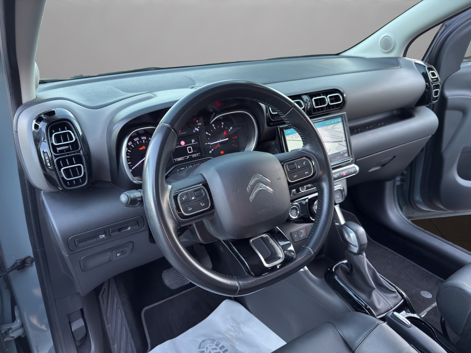 CITROEN C3 Aircross 1.2i PureTech Shine Pack EAT6-image-9