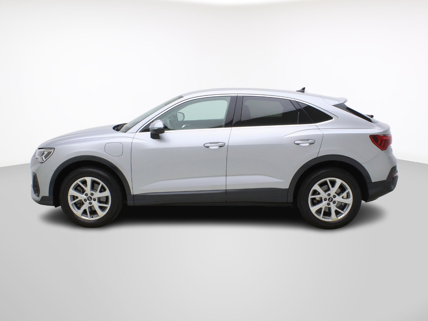 AUDI Q3 Sportback 45 TFSI e S-Tronic-showroom-element-2