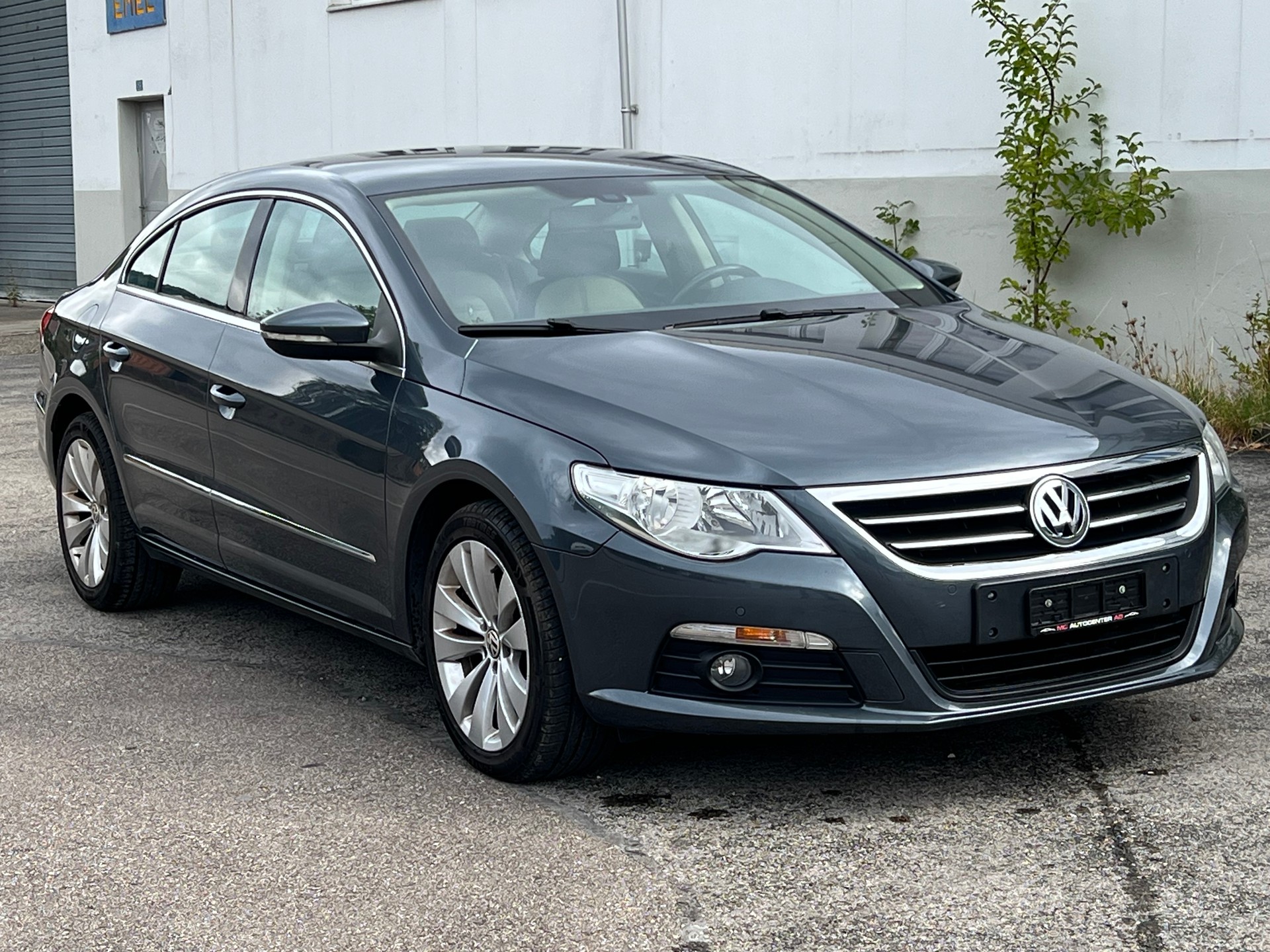 VW Passat CC 2.0 TSI Tiptronic-image-2