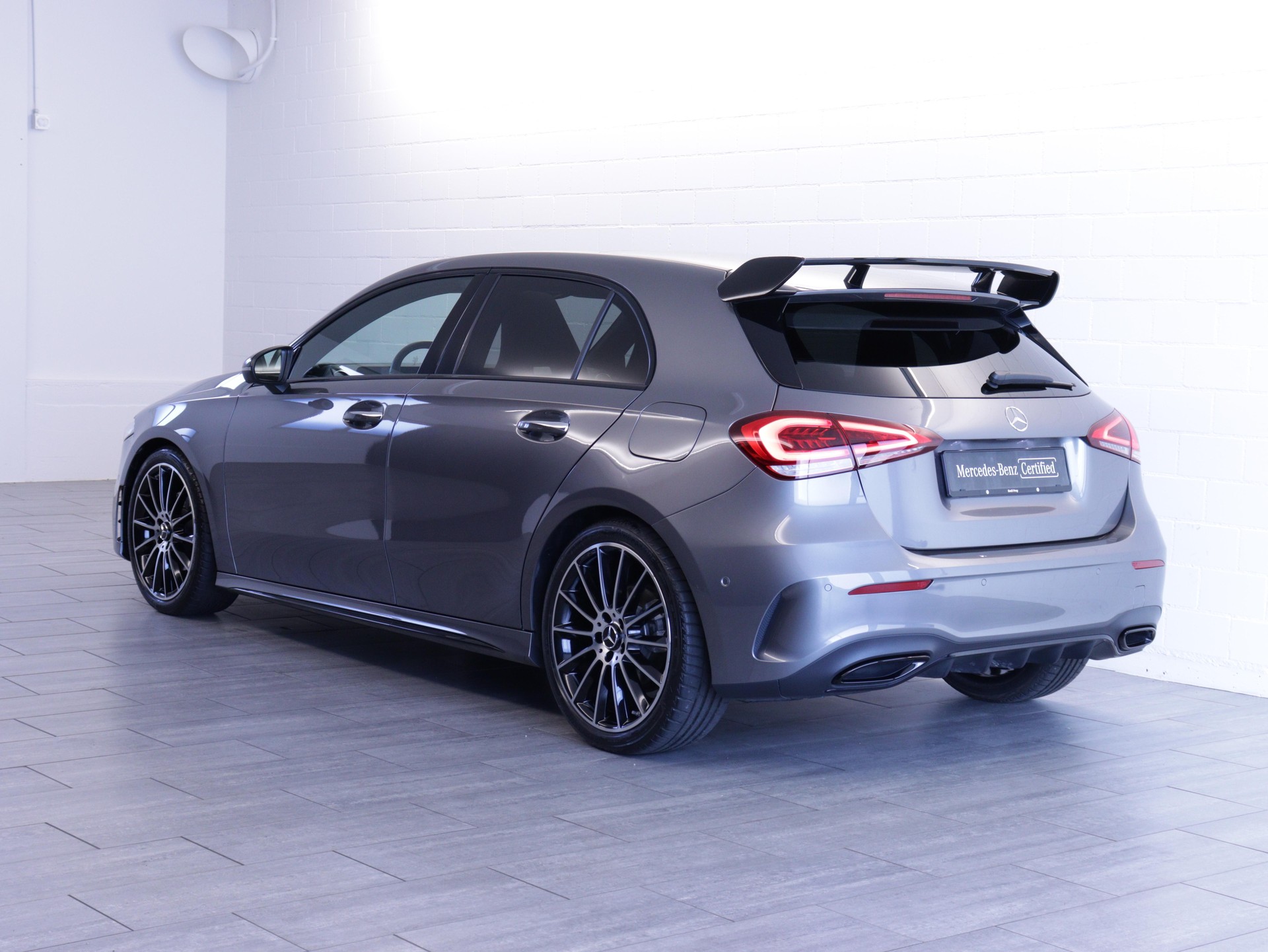 MERCEDES-BENZ A 180 Night Star AMG Line-showroom-element-3