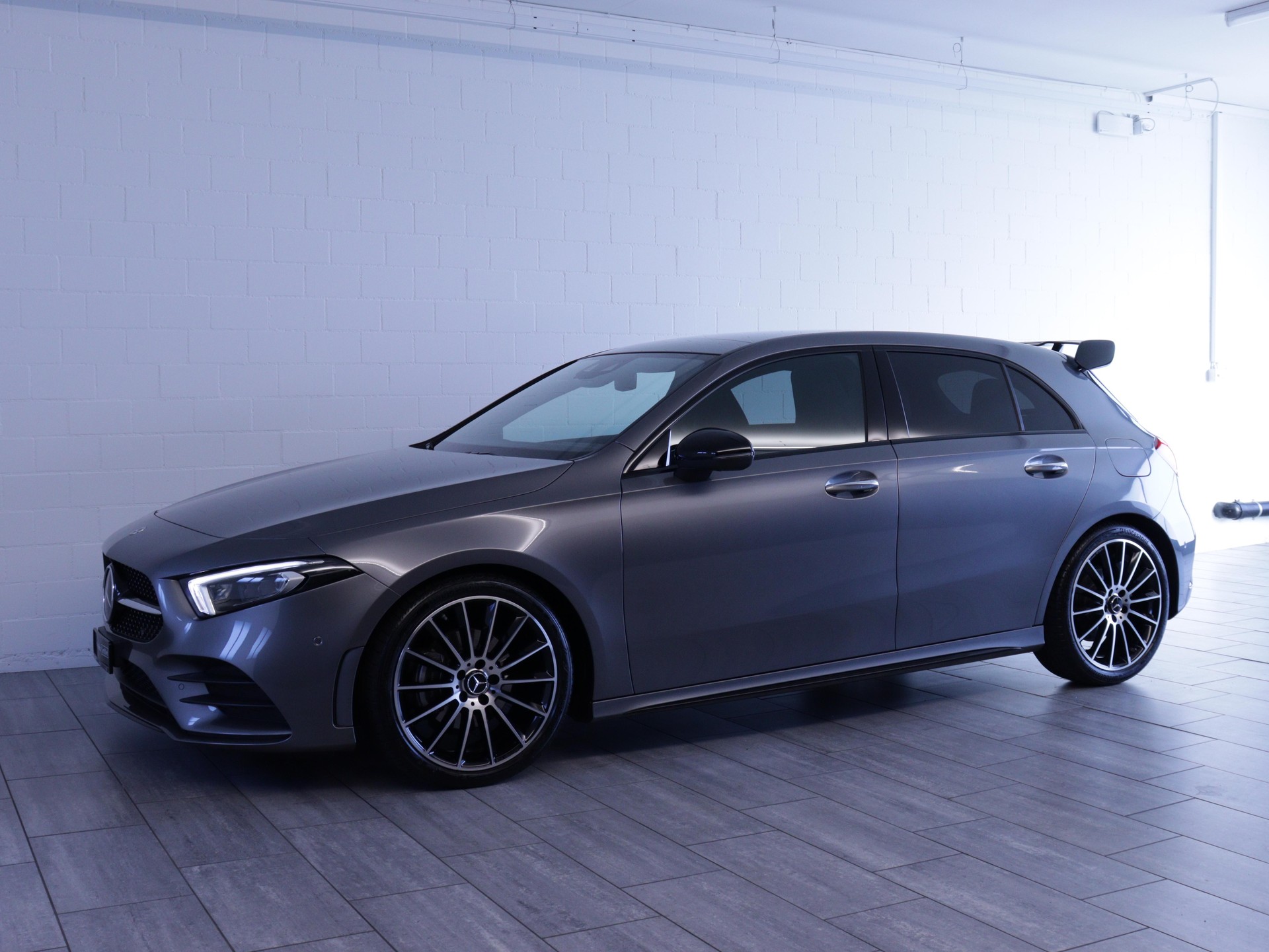 MERCEDES-BENZ A 180 Night Star AMG Line-showroom-element-1