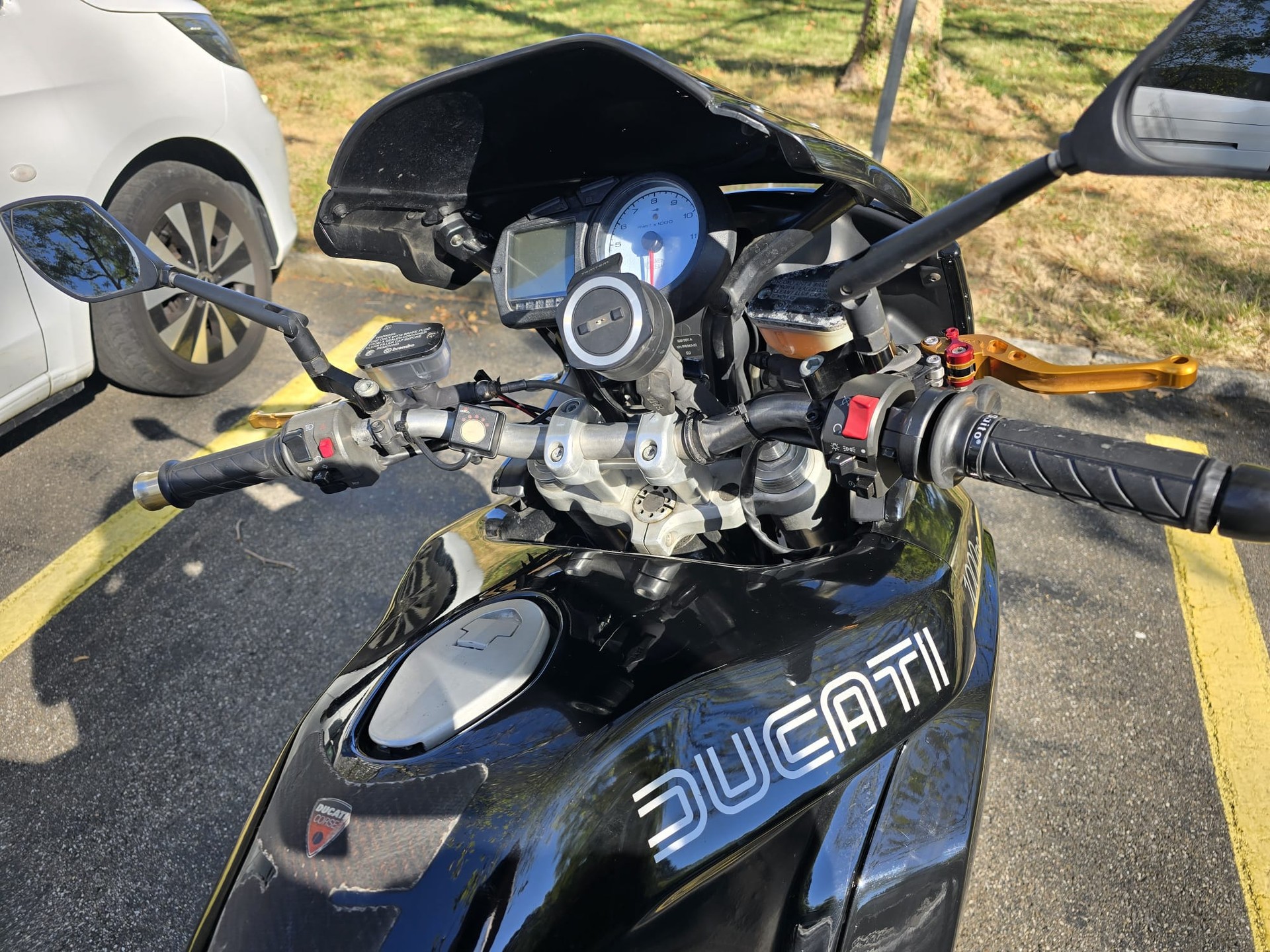 DUCATI Multistrada 1000 DS-image-1