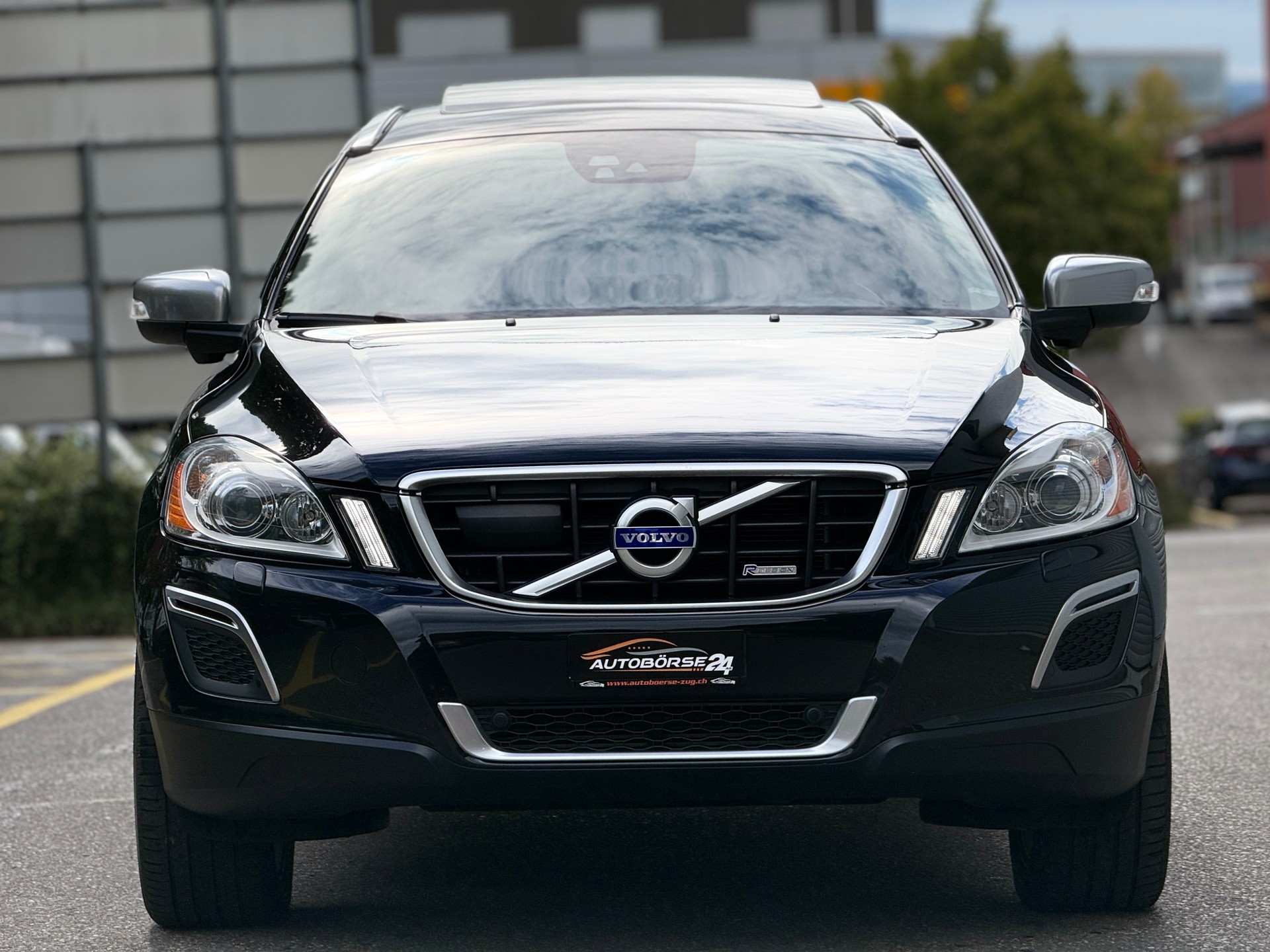 VOLVO Volvo XC60 2.4 D5 Kinetic R-Design AWD-showroom-element-2