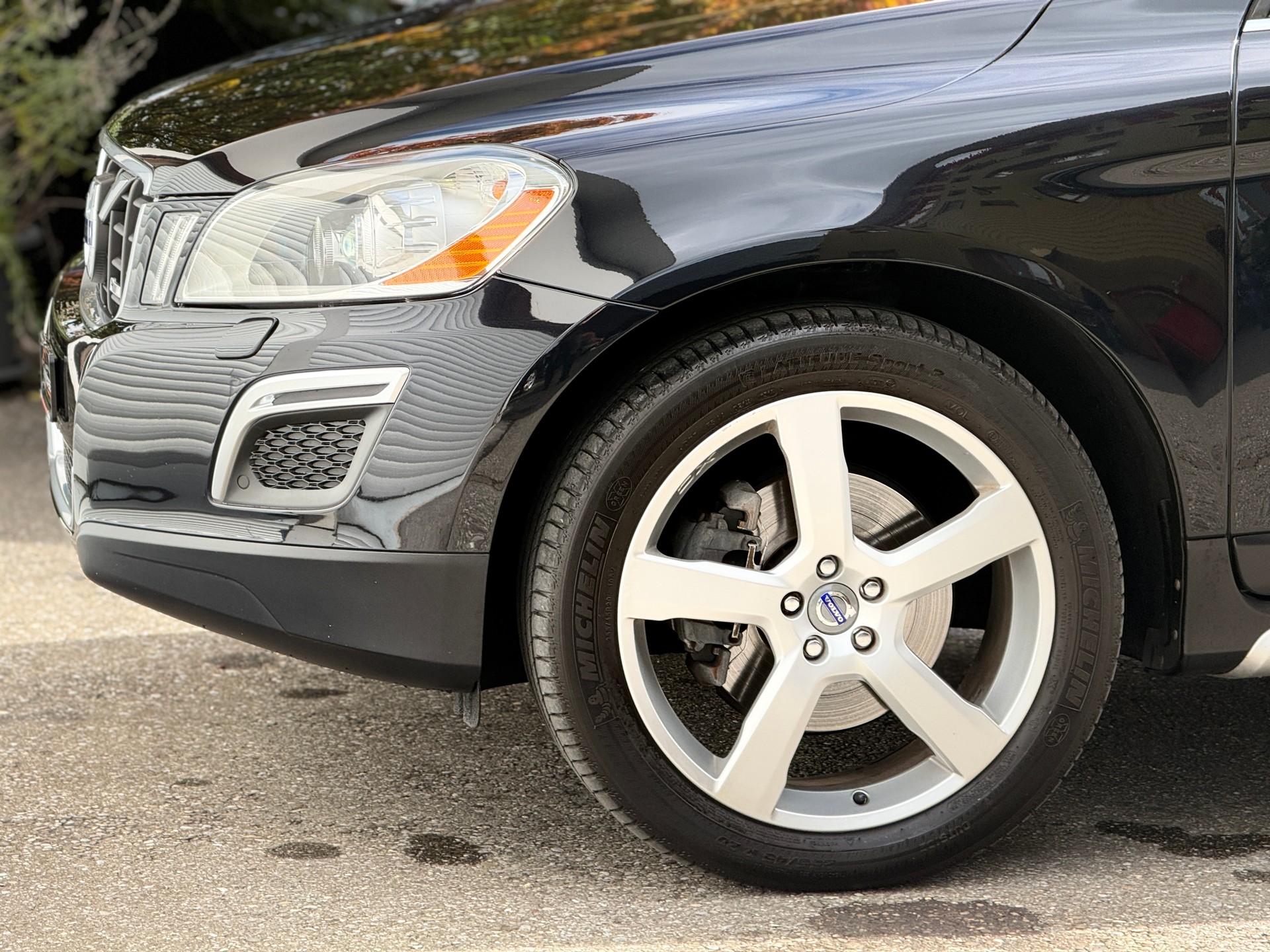 VOLVO Volvo XC60 2.4 D5 Kinetic R-Design AWD-image-6