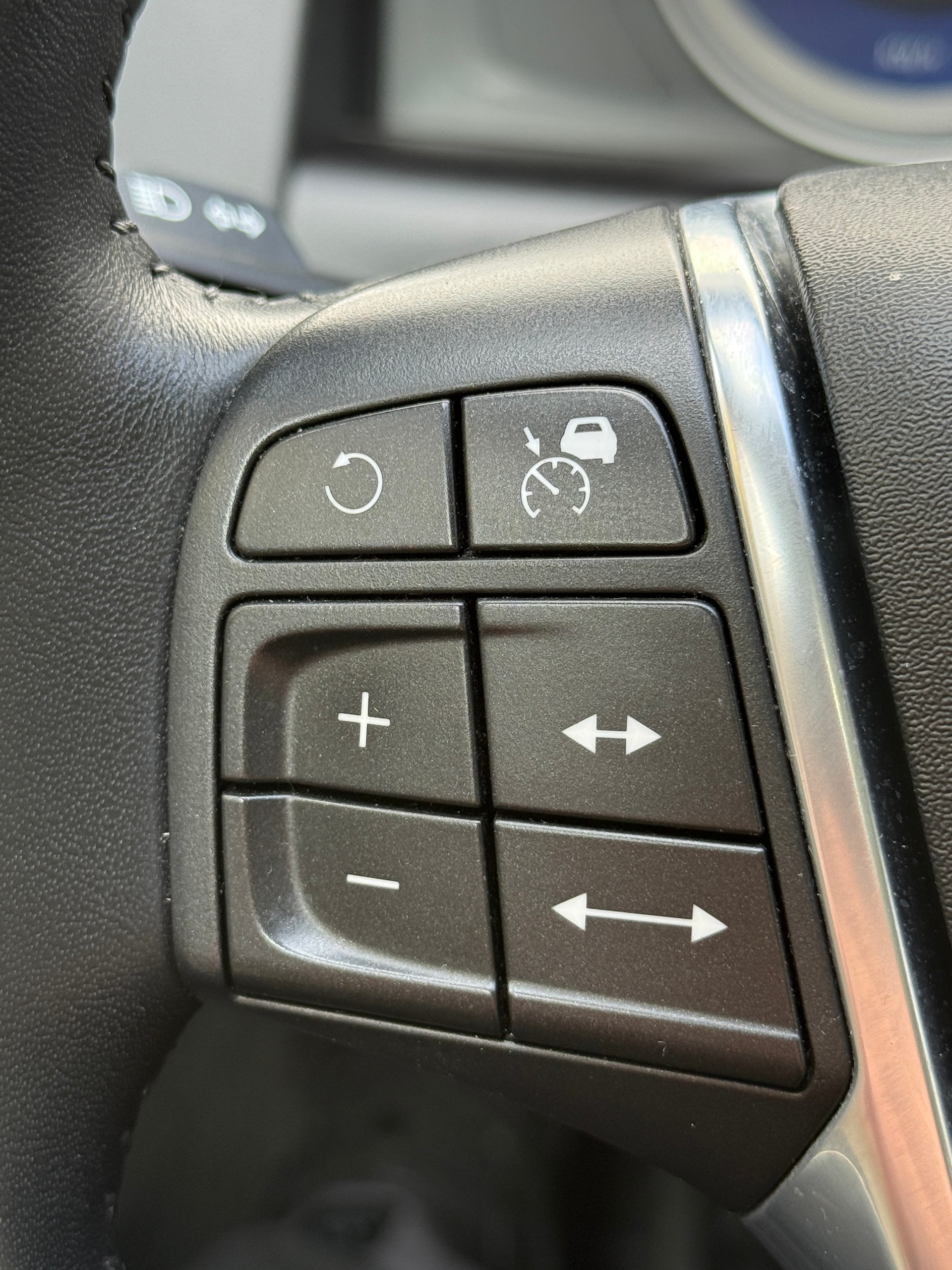 VOLVO Volvo XC60 2.4 D5 Kinetic R-Design AWD-image-22