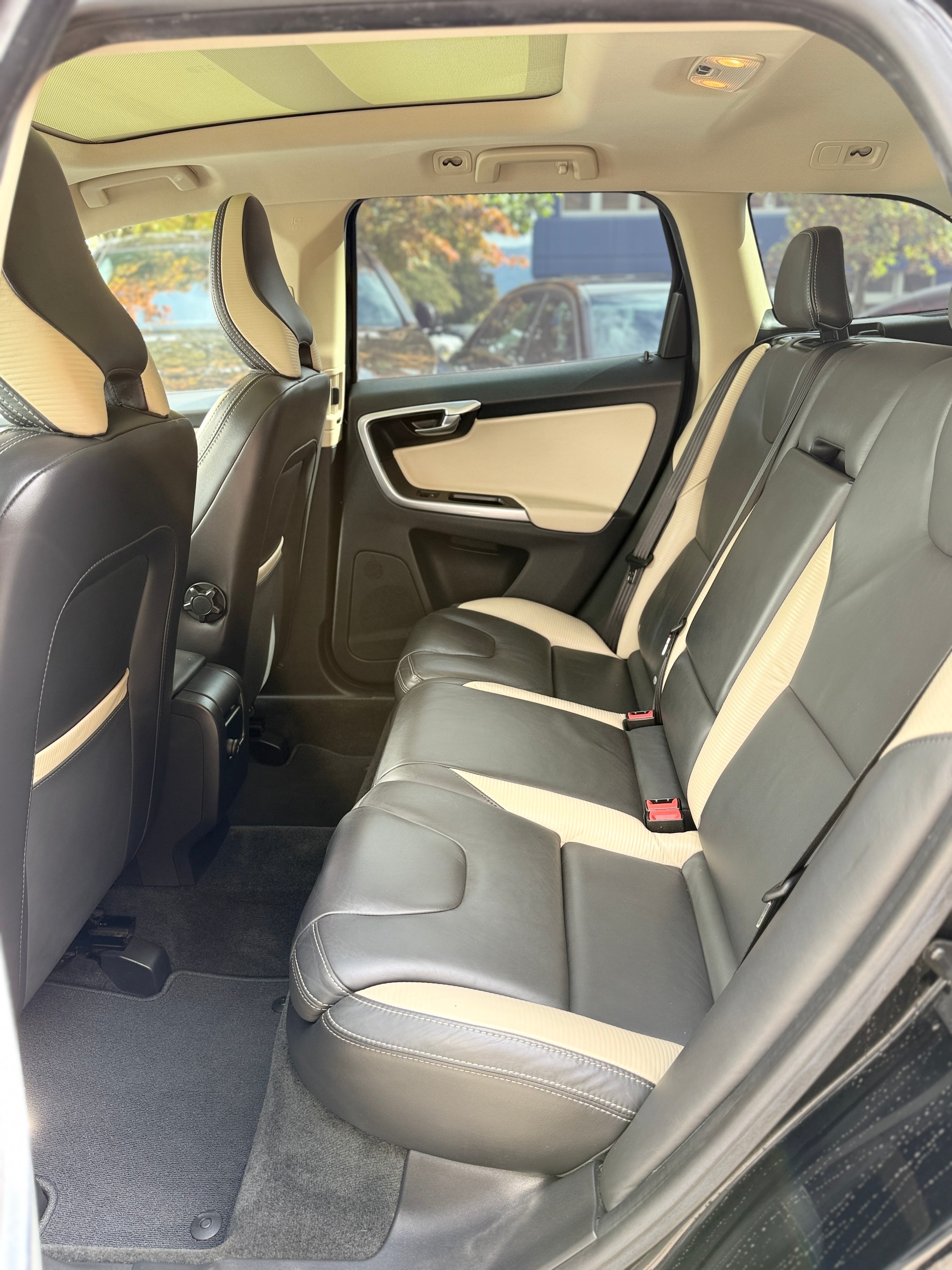 VOLVO Volvo XC60 2.4 D5 Kinetic R-Design AWD-image-9