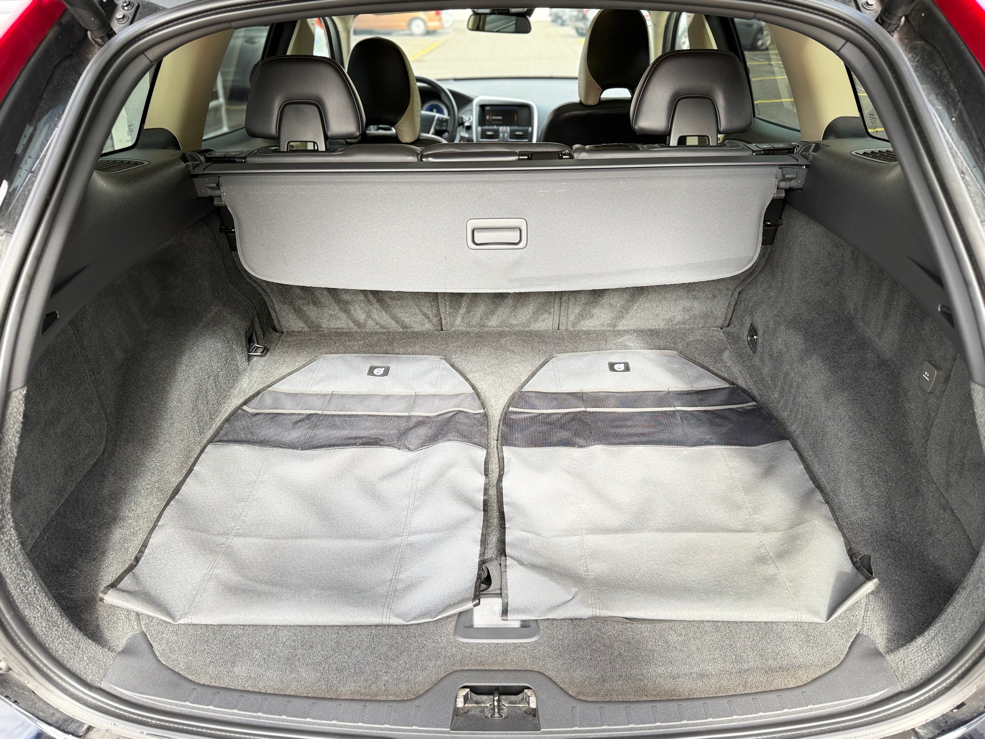 VOLVO Volvo XC60 2.4 D5 Kinetic R-Design AWD-image-25